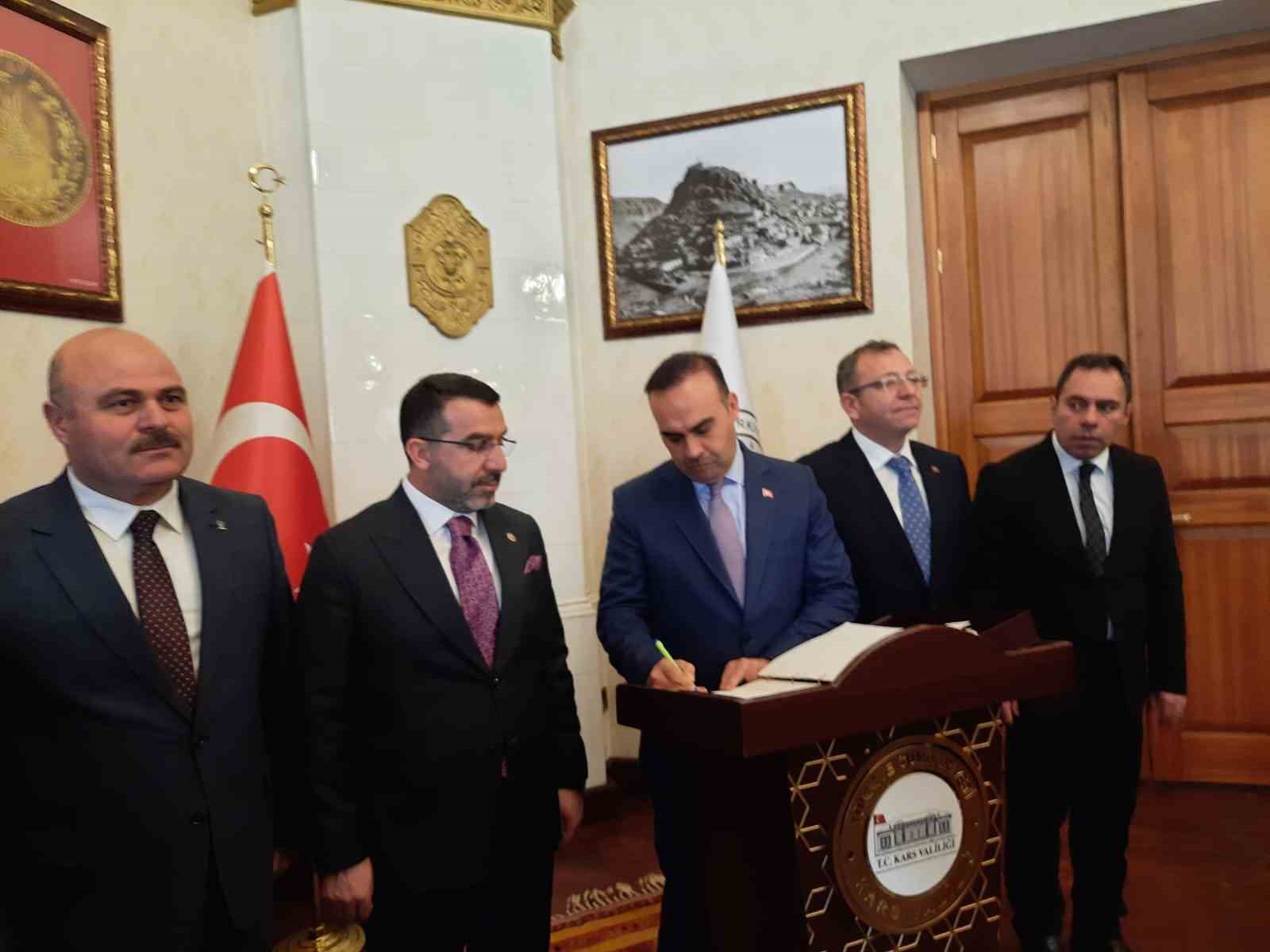 Bakan Kacır, Kars Valiliği’ni ziyaret etti