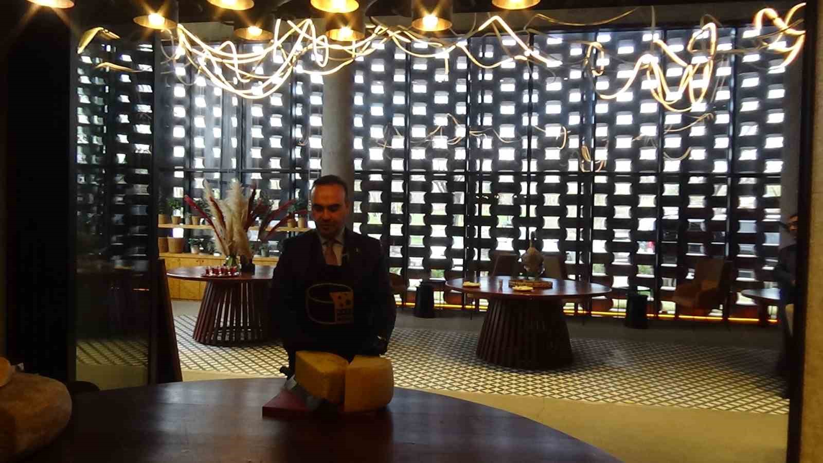 Bakan Kacır, Kars Valiliği&rsquo;ni ziyaret etti
