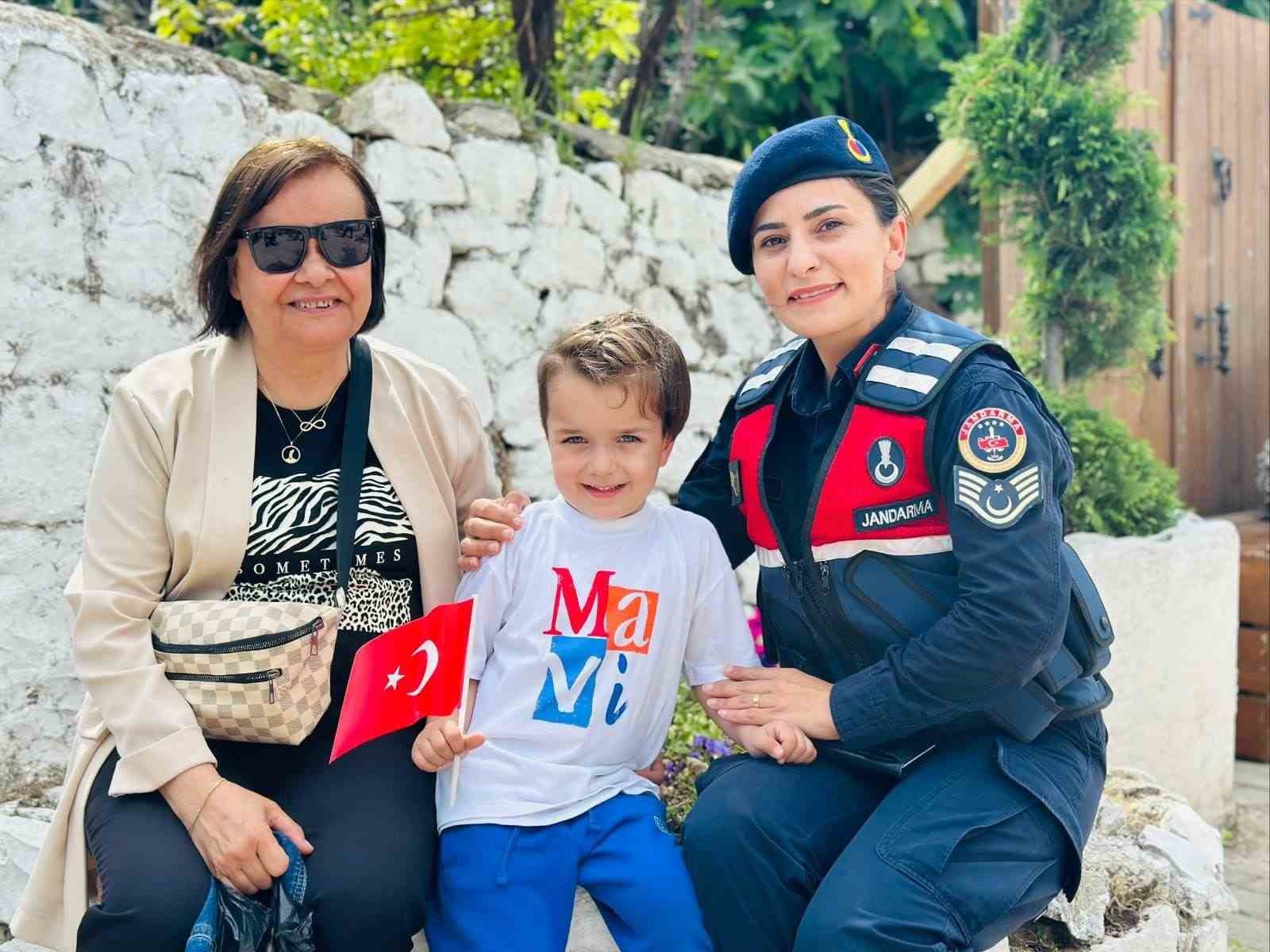 Jandarma Didim’de vatandaşları bilgilendirdi