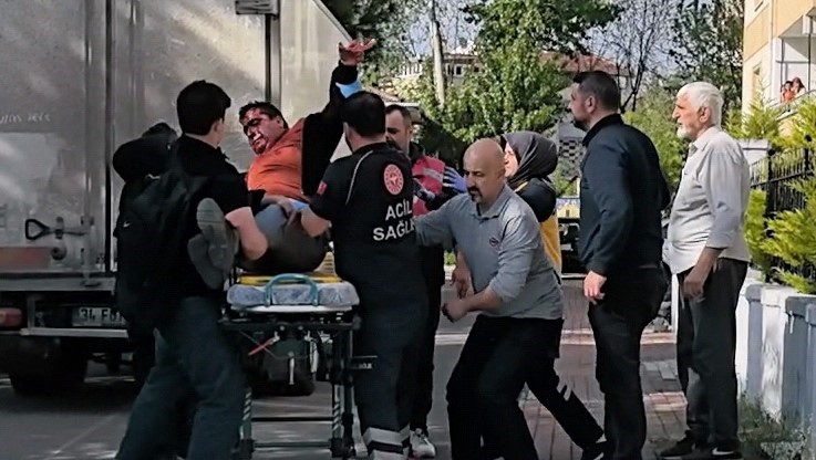 Kamyonetle çarpışan motosiklet sürücüsü ağır yaralandı
