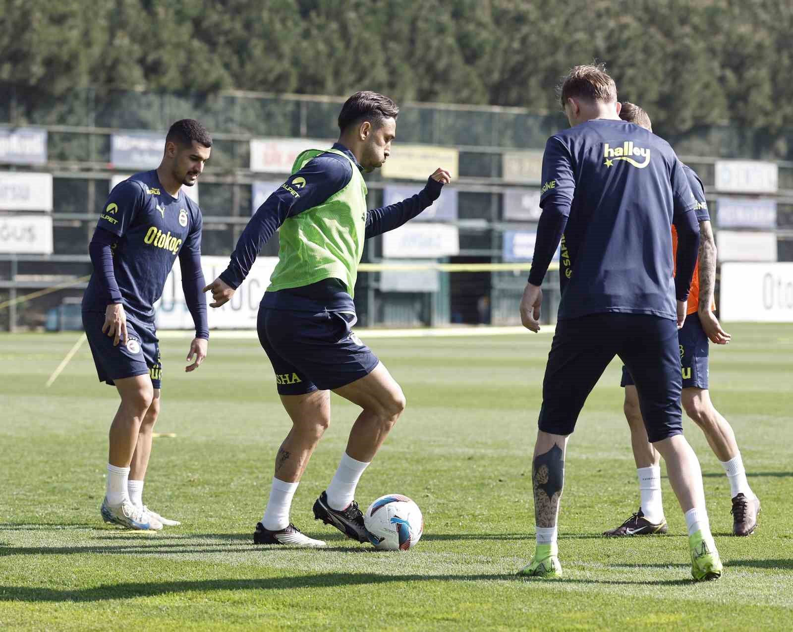 Fenerbah&ccedil;e, Gaziantep FK ma&ccedil;ı hazırlıklarını tamamladı
