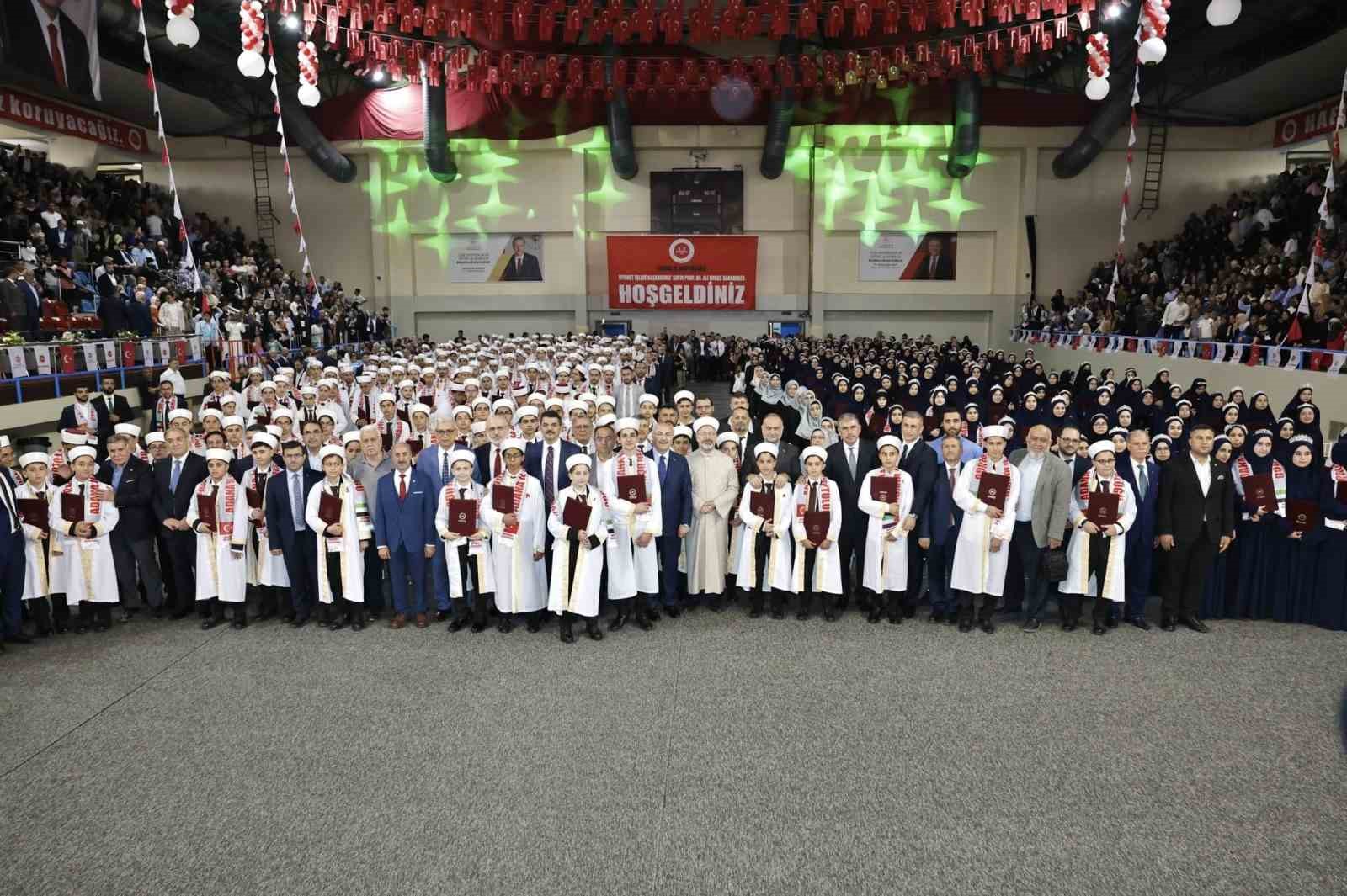 Diyanet İşleri Başkanı Erbaş’ın katılımıyla 475 gence icazet belgesi verildi