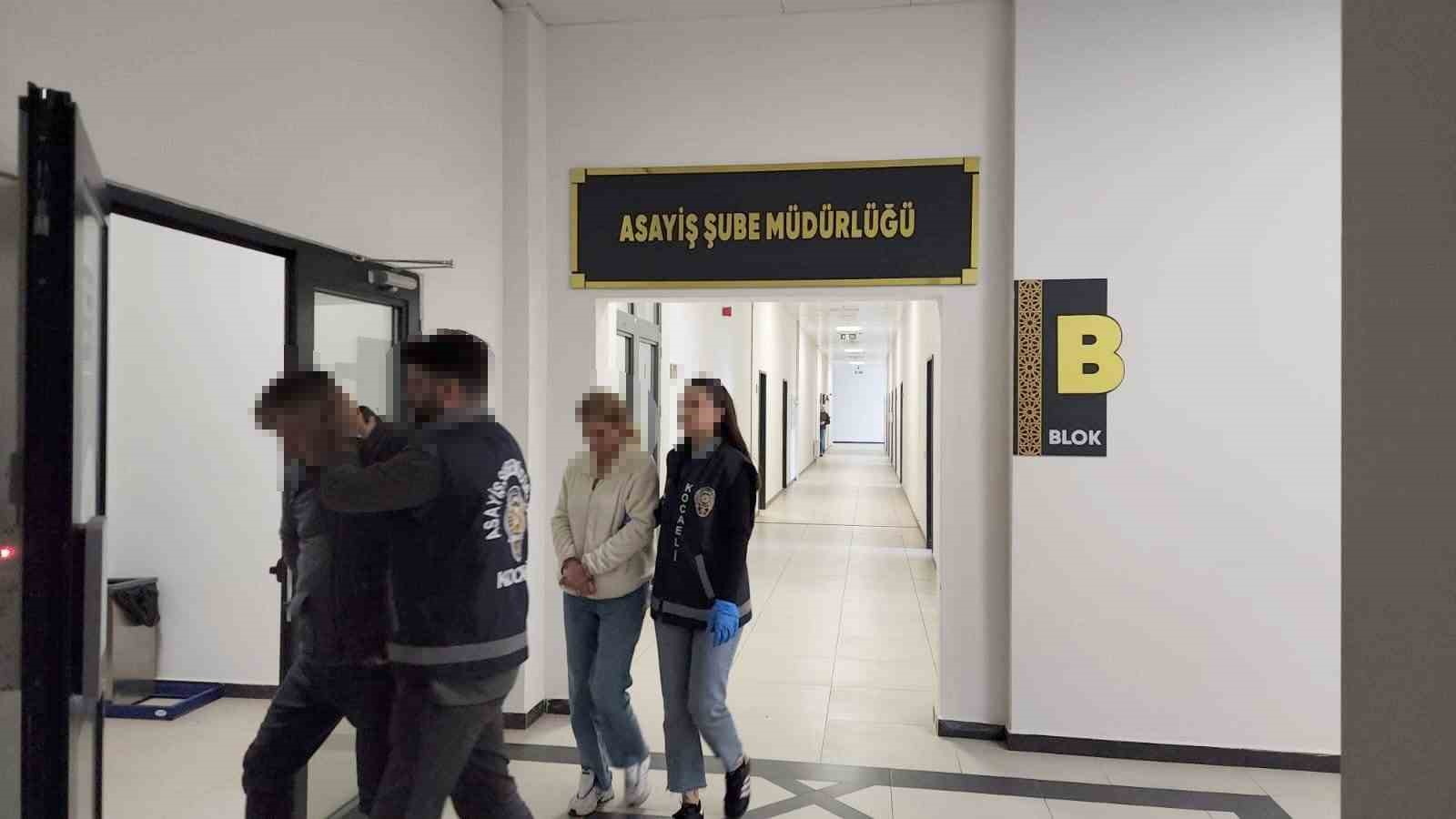 Kocaeli’de bir evden altın çalan 2 şüpheli yakalandı