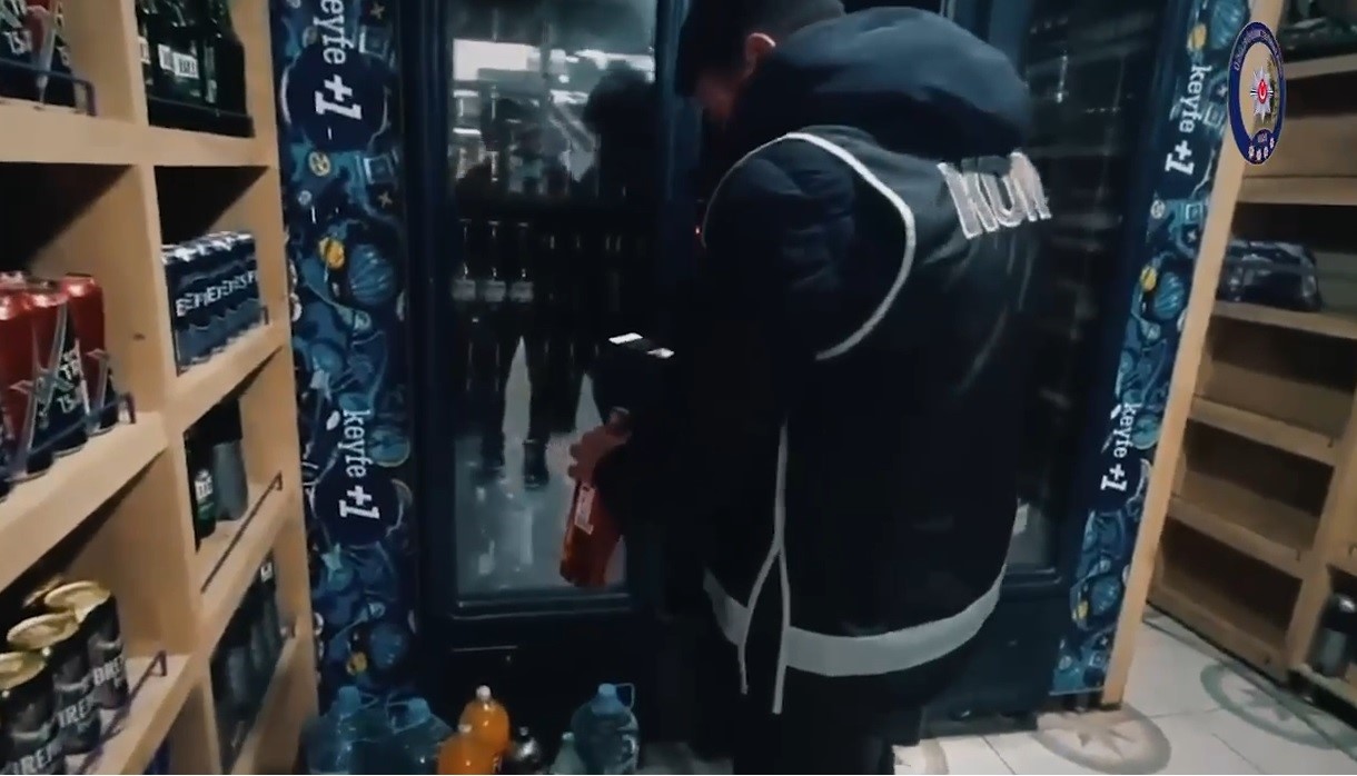 Iğdır’da 22 şişe sahte alkol ve 13 şişe kaçak alkol ele geçirildi