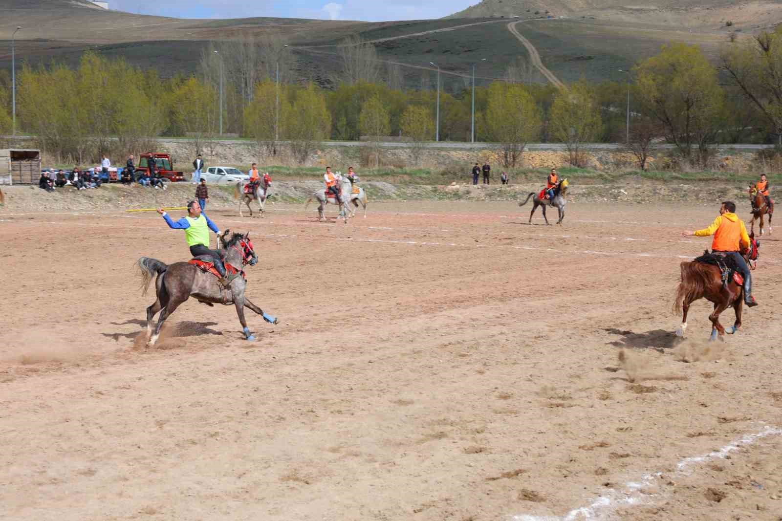 Bayburt’ta yeni atlı cirit sahasının temeli atılarak yapımına başlandı