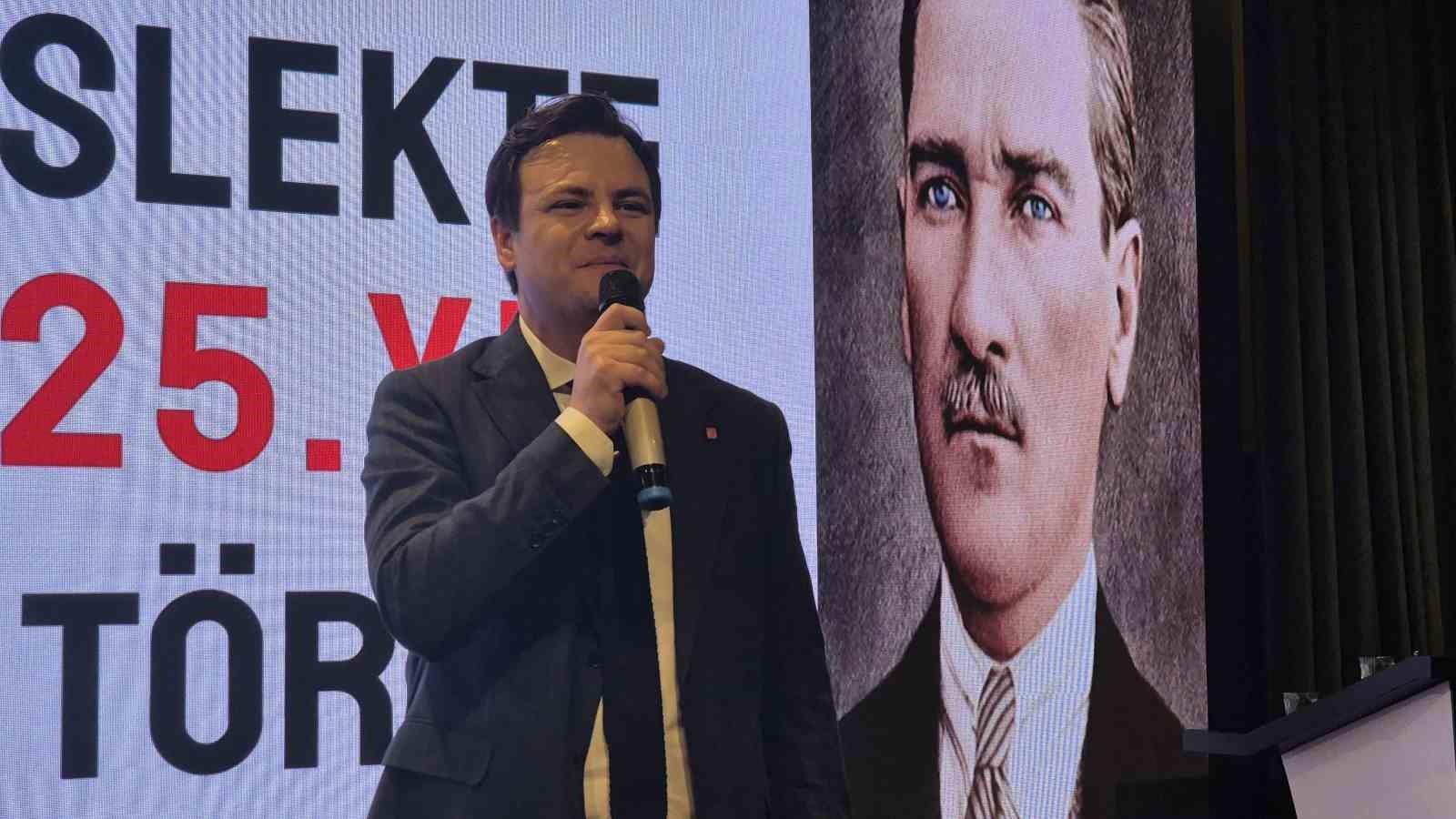 Meslekte 25 yılı dolduran harita mühendislerine plaket