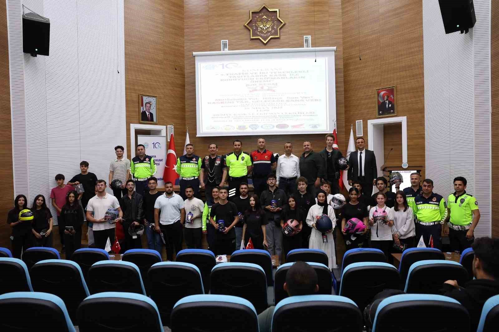 ALKÜ’de 10. yıl coşkusu devam ediyor