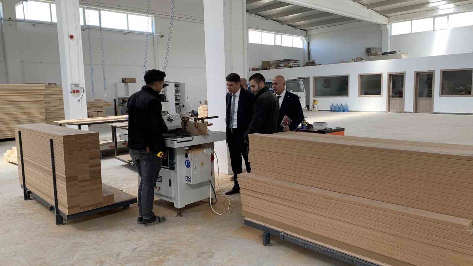 &Ccedil;engel: "Kamu kurumları sanayicileri destek olmaya devam edecek"
