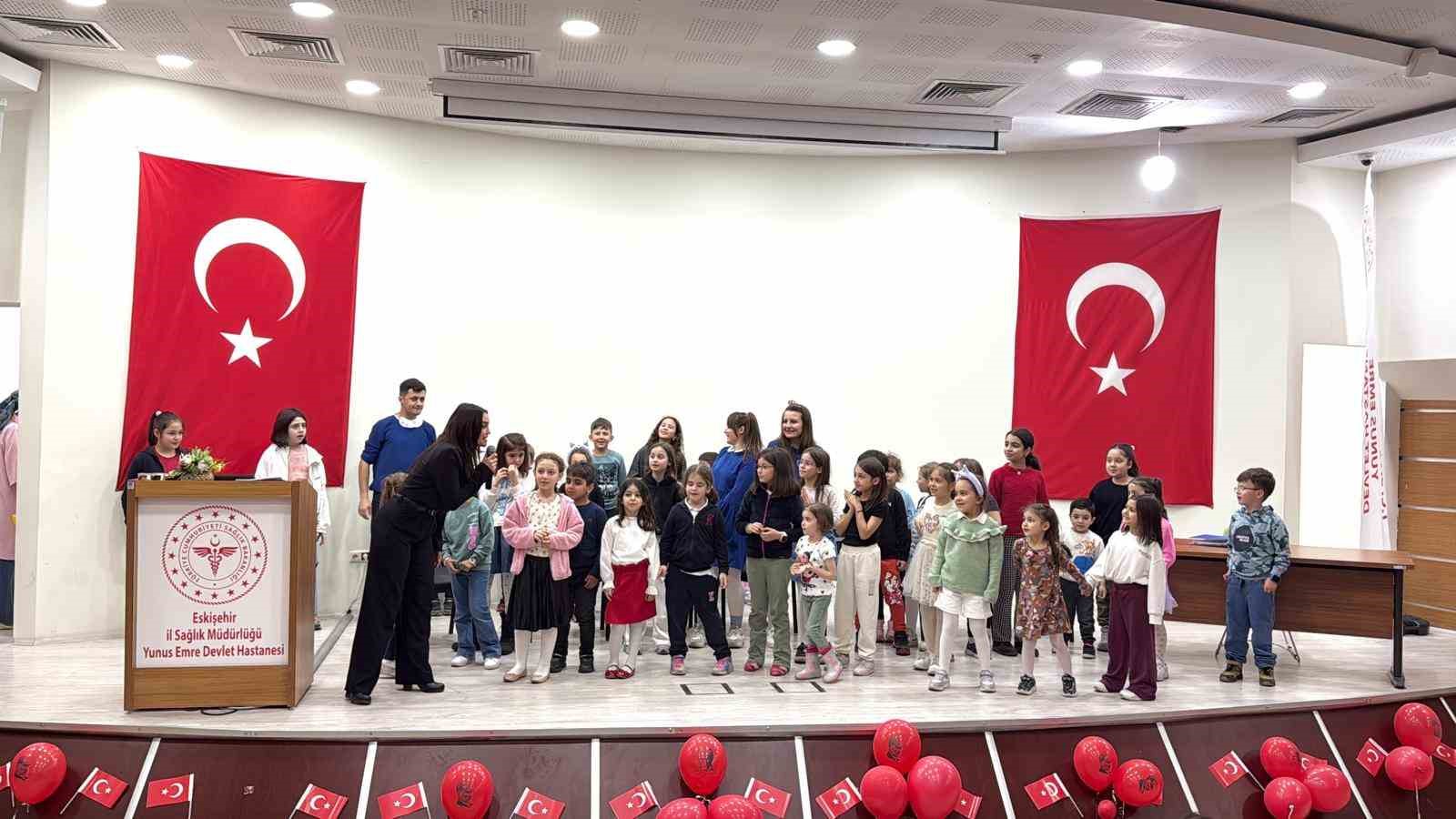 Yunus Emre Devlet Hastanesi’nde 23 Nisan tiyatro gösterimiyle kutlandı