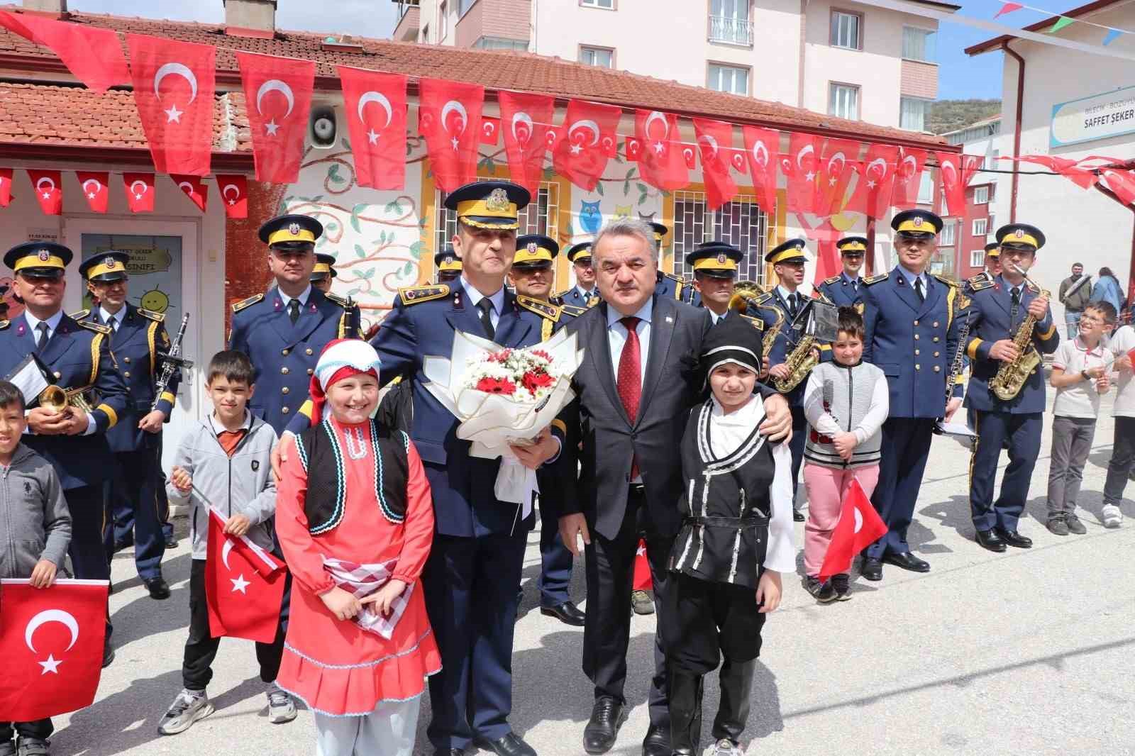 MSB Muharip Hava Kuvvetleri Bandosu Bozüyük’te konser verdi