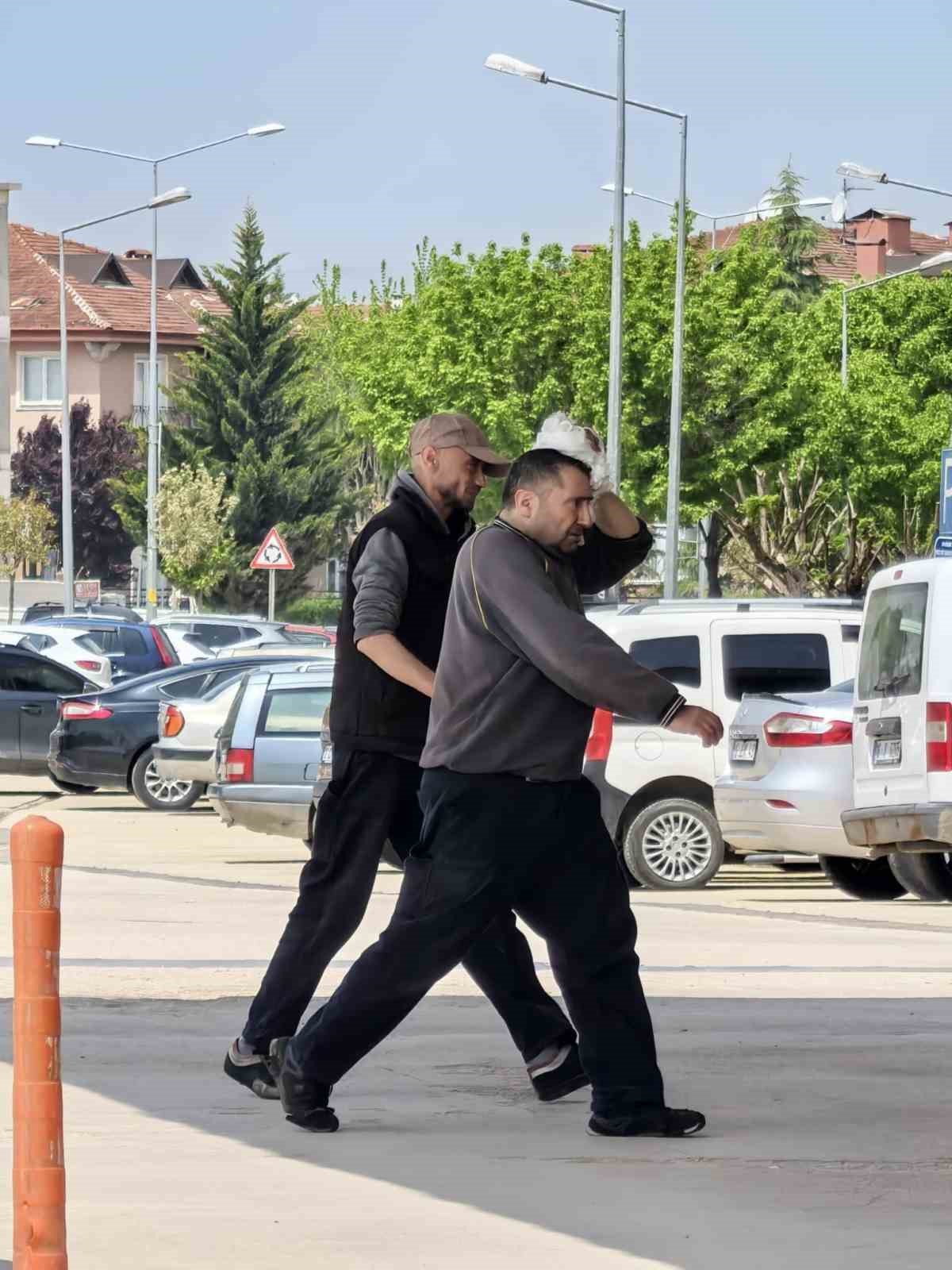 Fabrika iş&ccedil;isinin başına gelmeyen kalmadı
