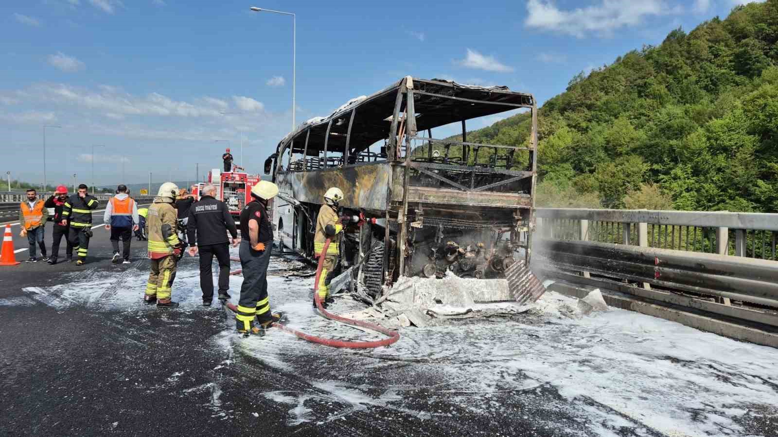 Yolcu otobüsü alevlere teslim oldu