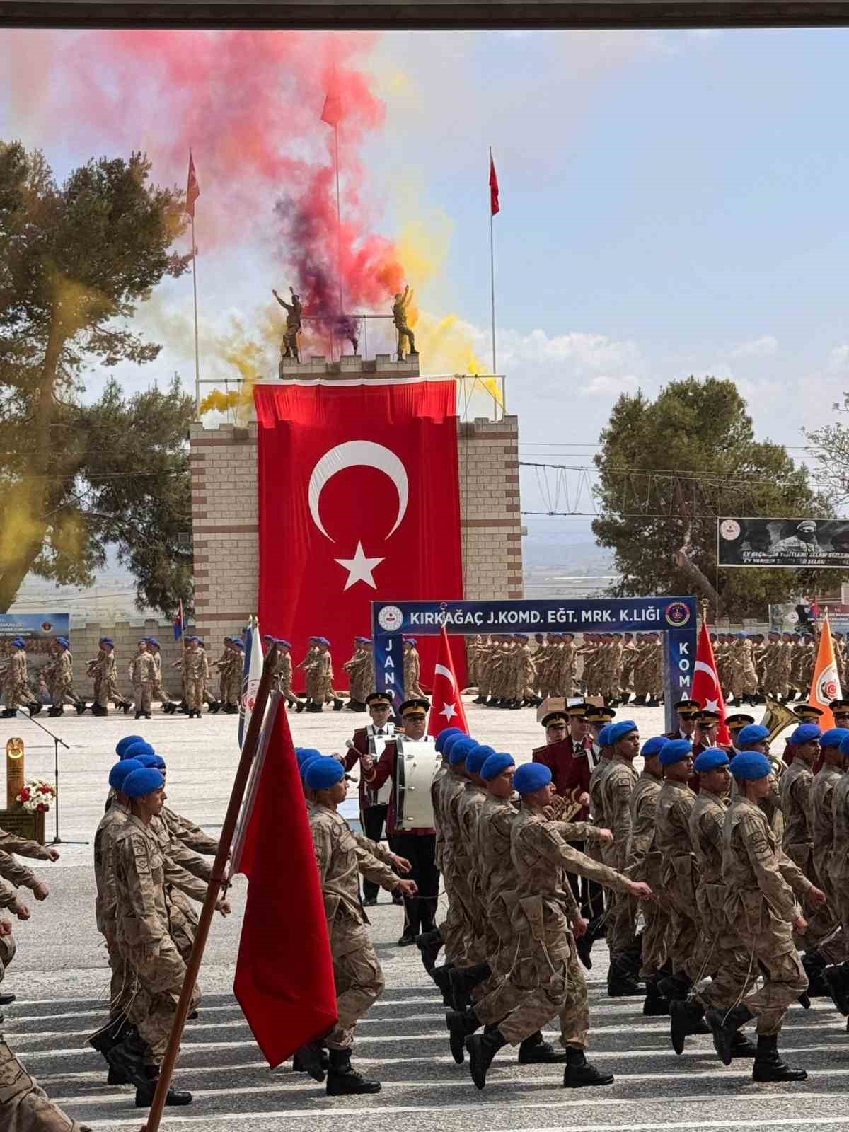 Uzman Erbaşların Kırkağaç’ta mezuniyet coşkusu