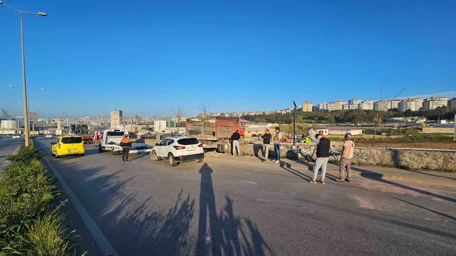 Bandırma Liman Yolu’nda zincirleme kaza: 2 yaralı