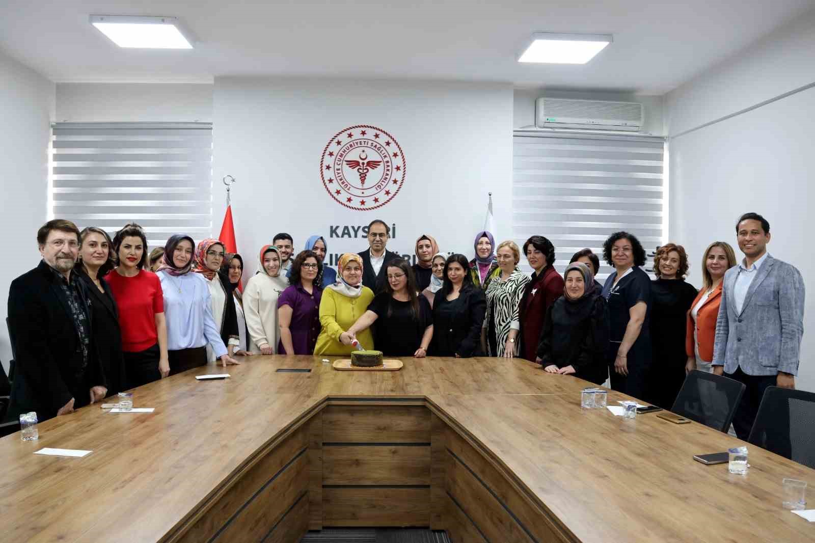 Erşan, Ebeler Haftası’nı kutladı