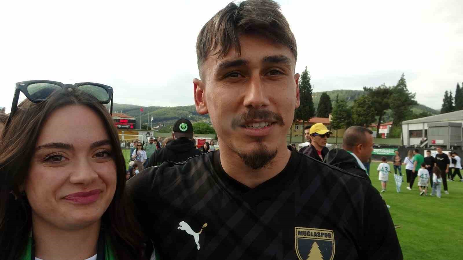 Muğlaspor futbolcusu Demir’den sürpriz evlilik teklifi