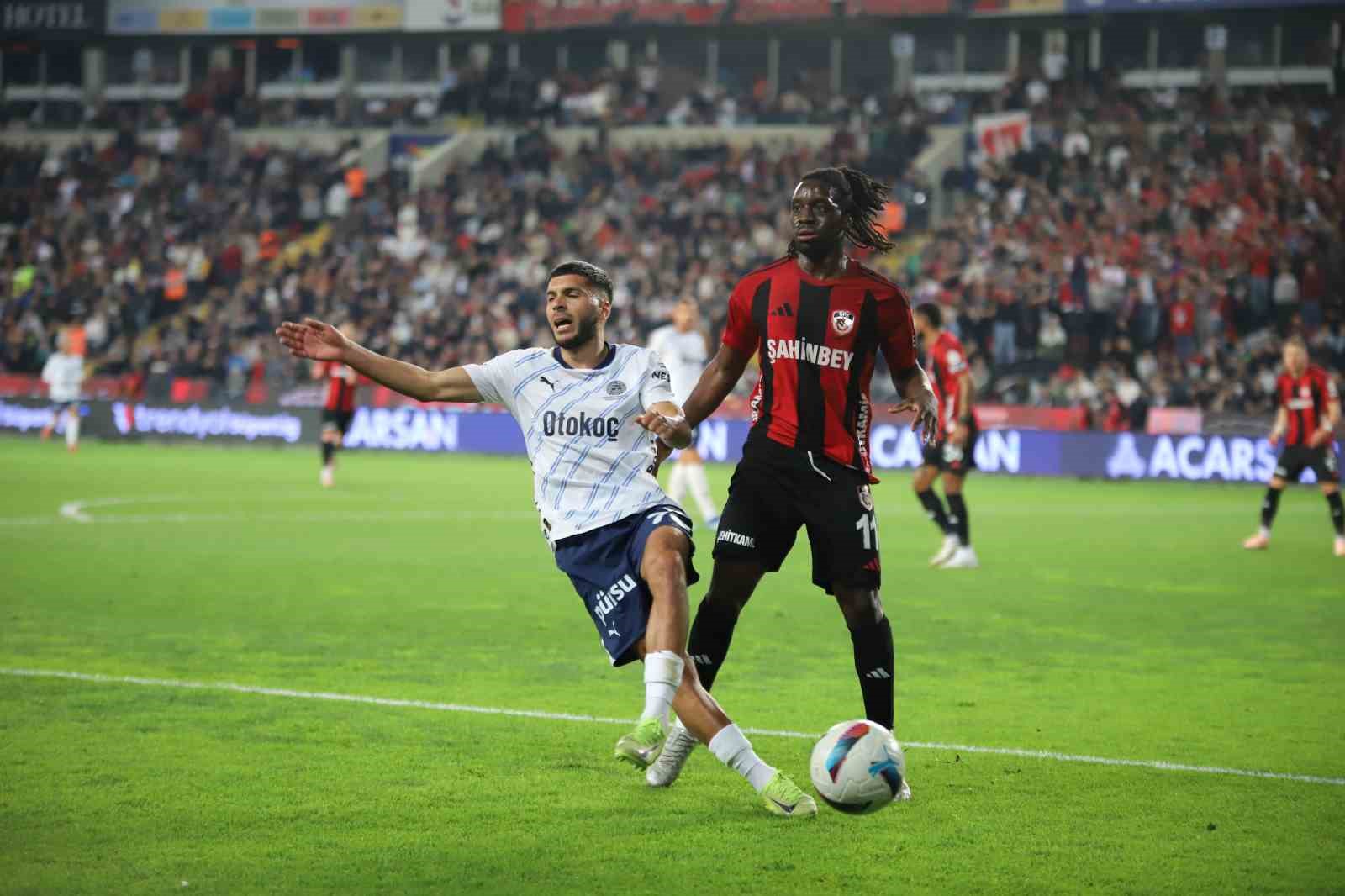 Trendyol Süper Lig: Gaziantep FK: 1 - Fenerbahçe: 0 (İlk yarı)