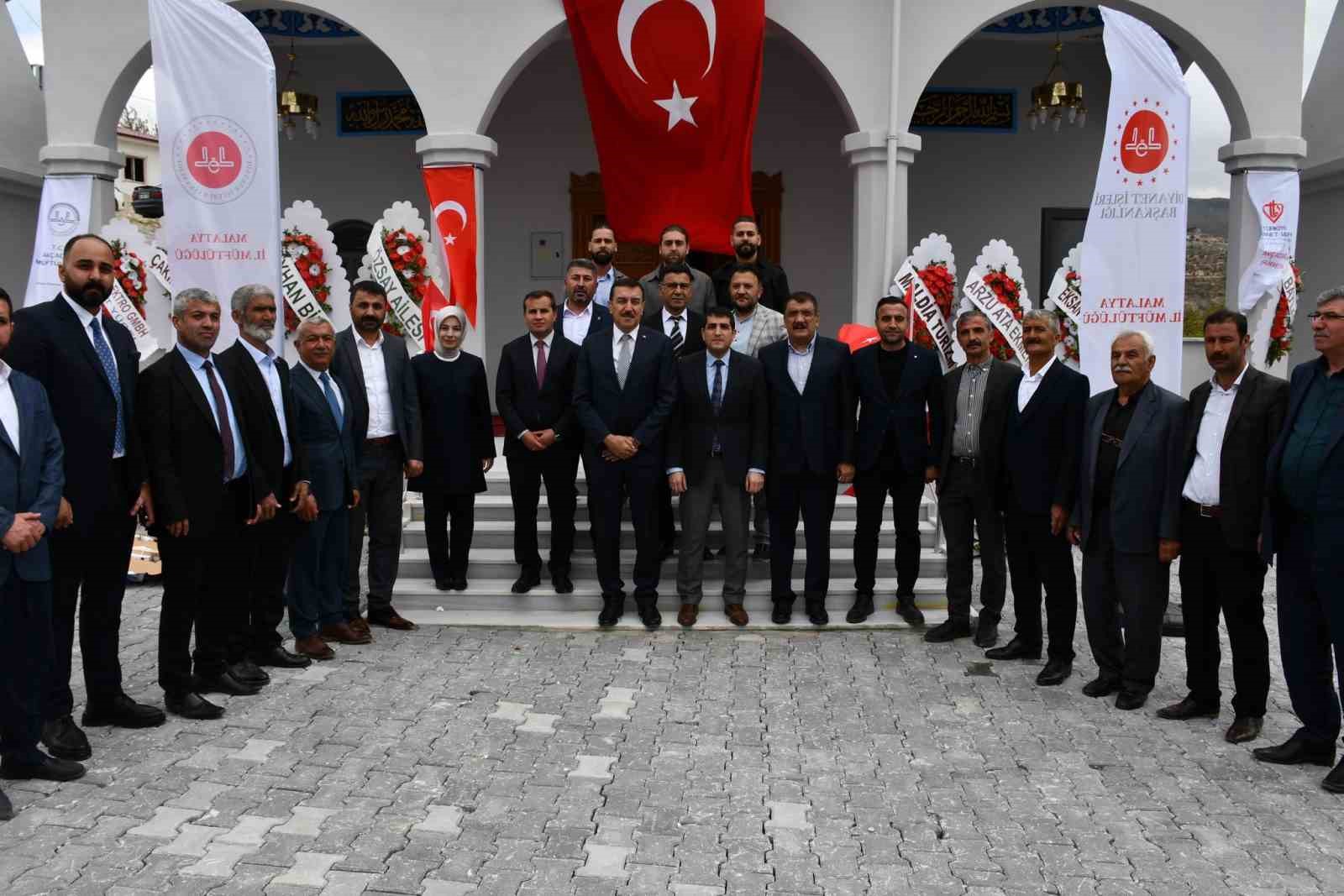 Levent Camii dualarla ibadete açıldı