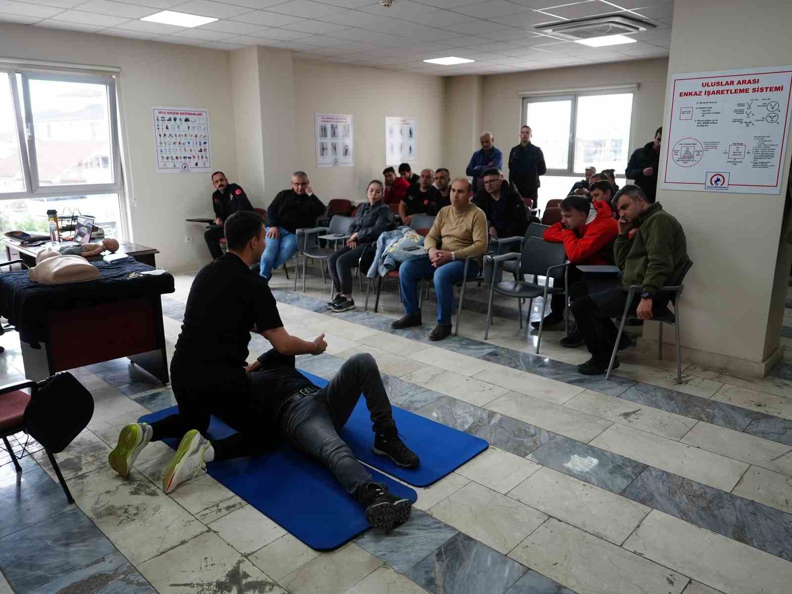 İtfaiye personeline ilk yardım eğitimi
