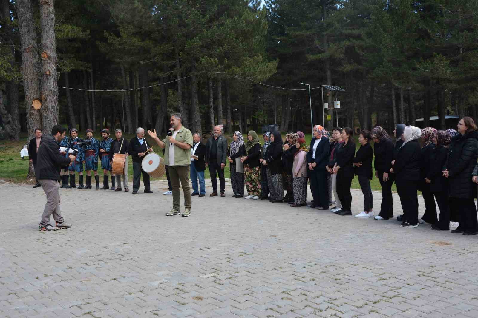 Sanatçı Turgay Başyayla Demirci’de tanıtım çekimi yaptı
