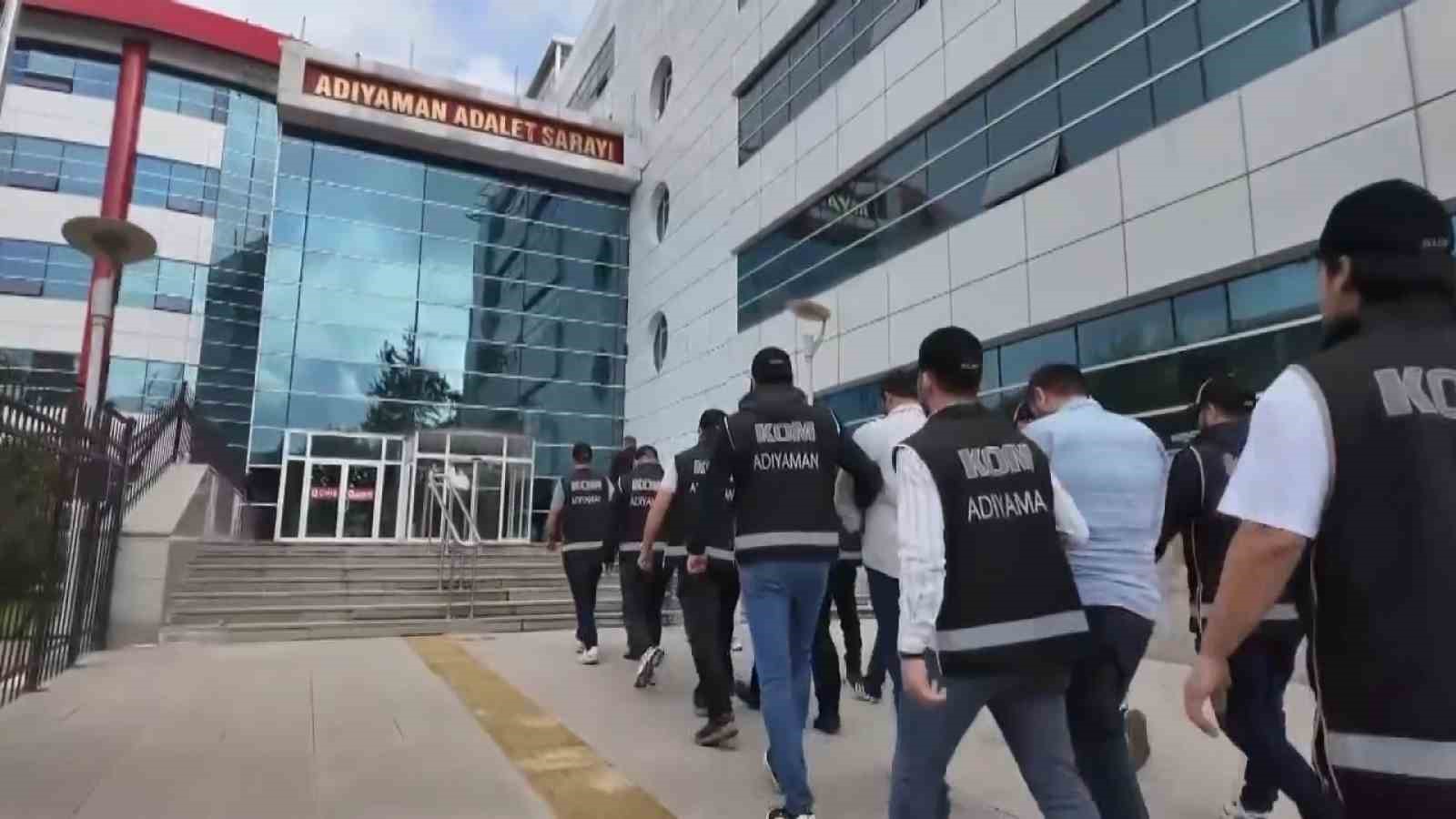 Muska yapıp büyü bozduğunu iddia eden şahıslar yakalandı