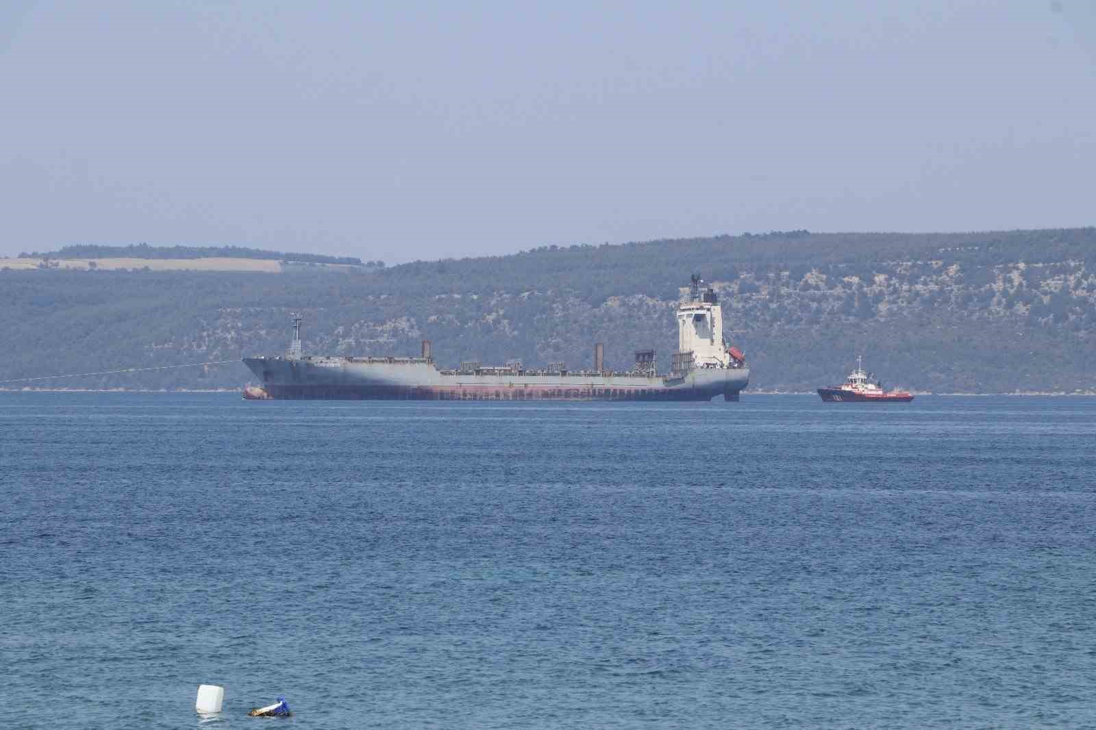 Çanakkale Boğazı’ndan geçen konteyner gemisi makine arızası yaptı