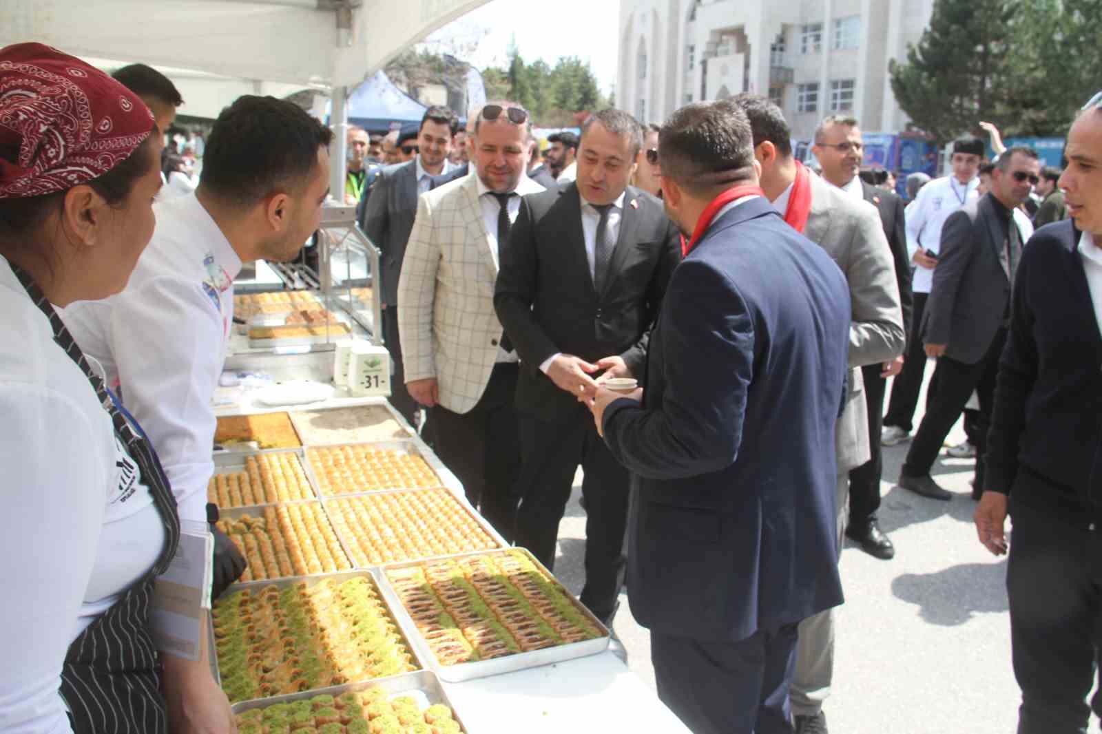 Beyşehir’deki festivalde yöresel lezzetler de görücüye çıkarıldı