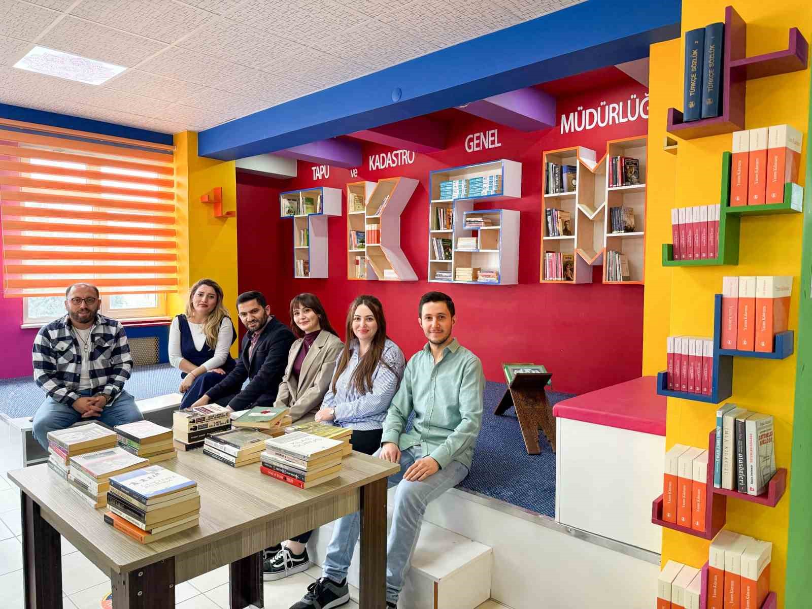 BŞEÜ’den lise öğrencilerine 236 adet kitap hediye edildi