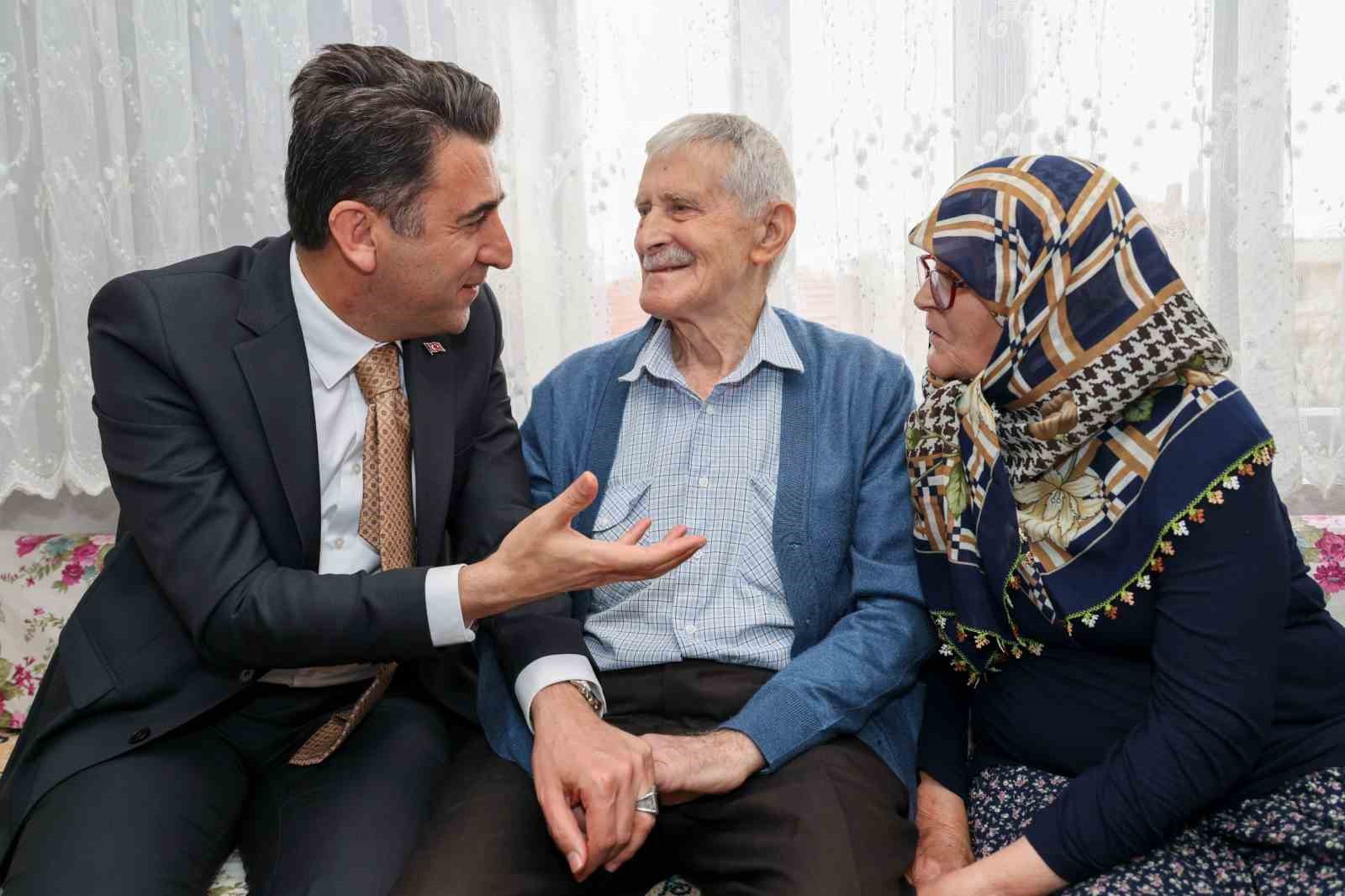 Yarım asırdır evli çift, gençlere örnek oluyor