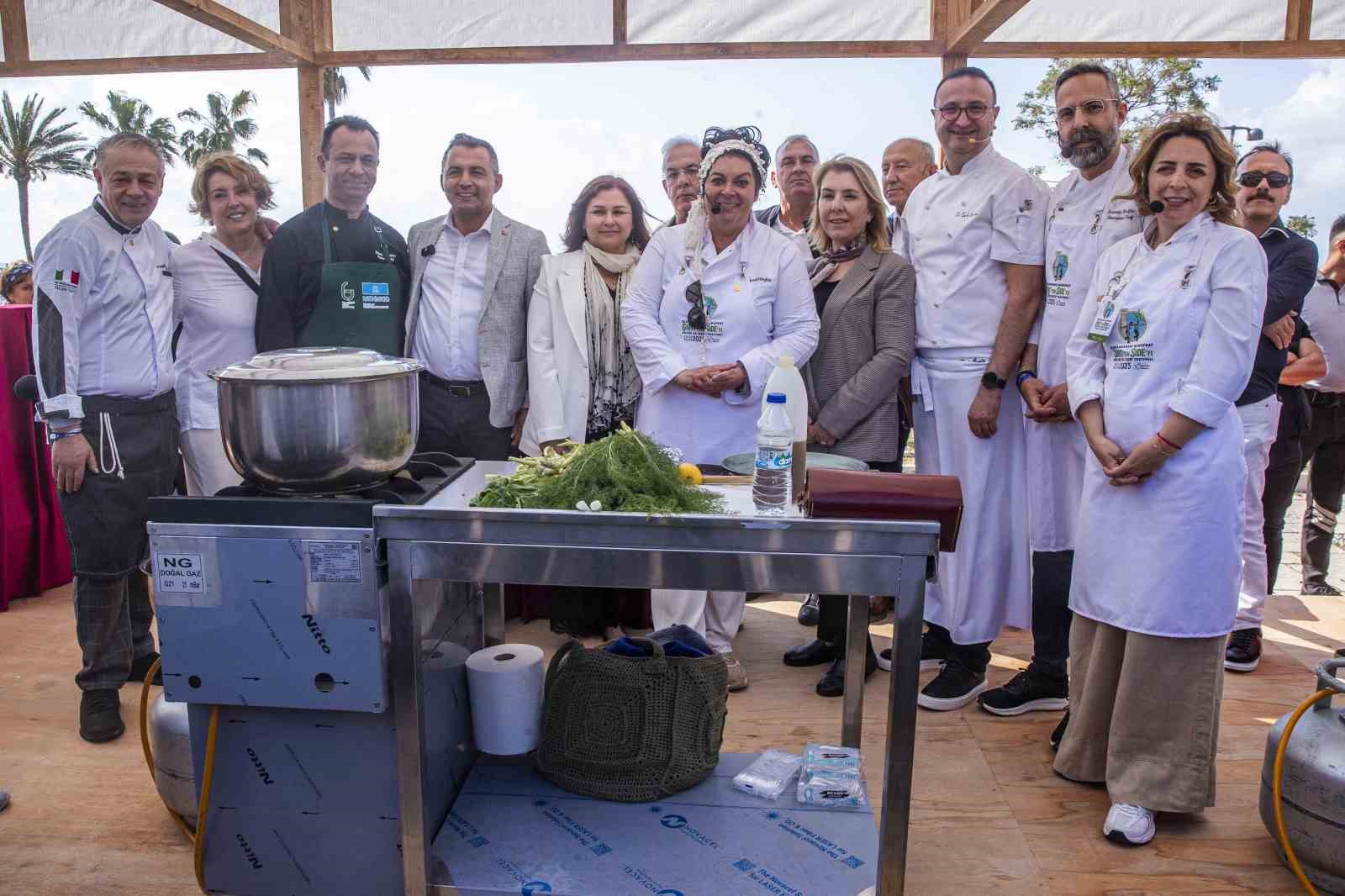 Side’de Girit sofrası kuruldu tarih, tatlar ve ezgiler bütünleşti