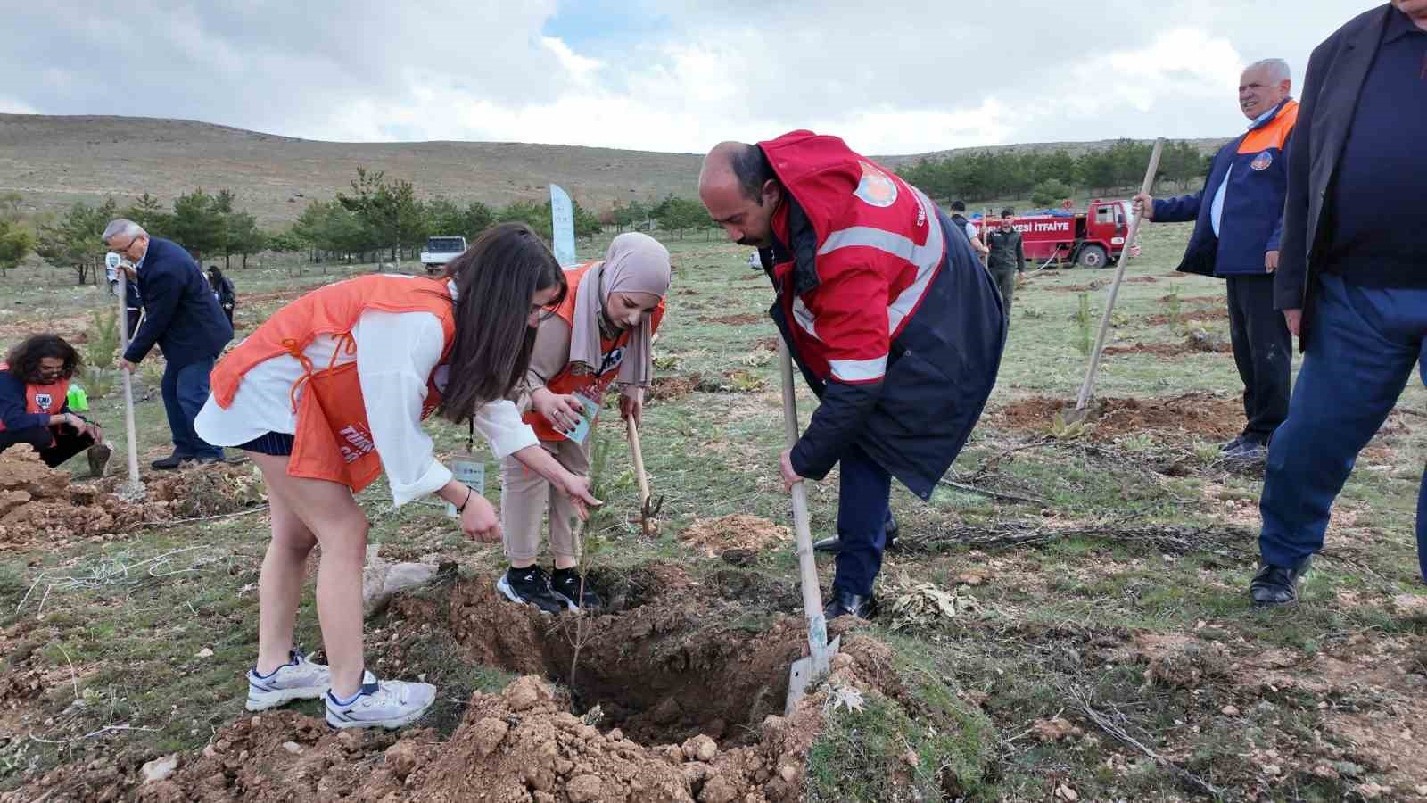 Divriği’de gençlerden ‘yeşil izler’
