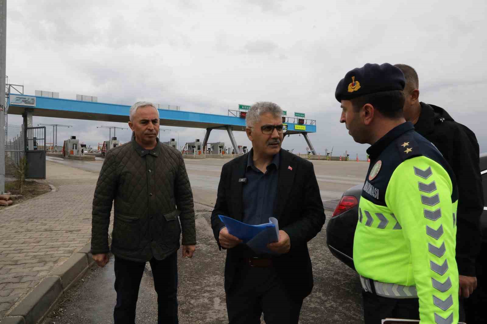 Otoyolda 9 ara&ccedil; kaza yaptı, 2 kişi yaralandı
