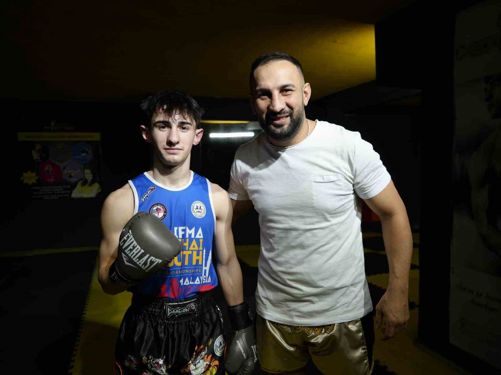 Hamza Eren Göksu, hem wushu hem de muay thaide dünya şampiyonluğu için ter döküyor