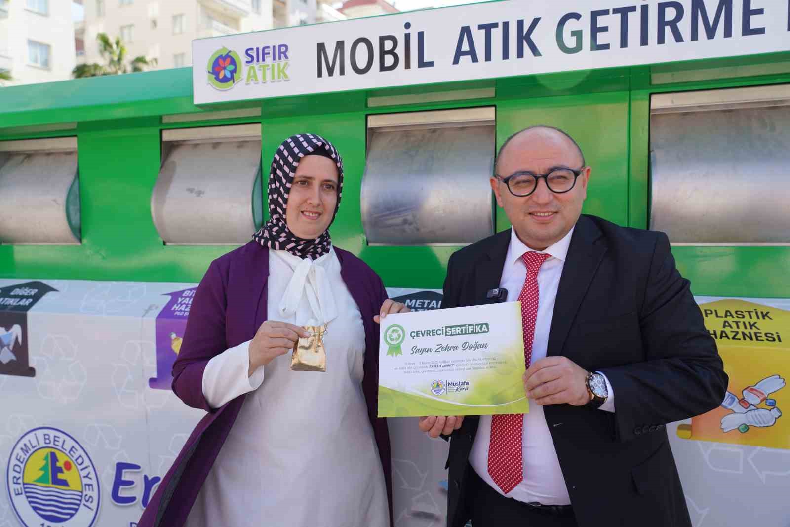 Atıklarla puan topladı, altın kazandı