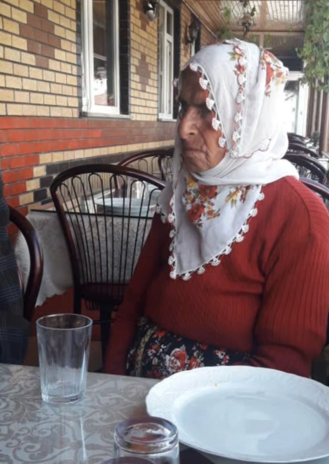 Terastan d&uuml;şen alzheimer hastası hayatını kaybetti
