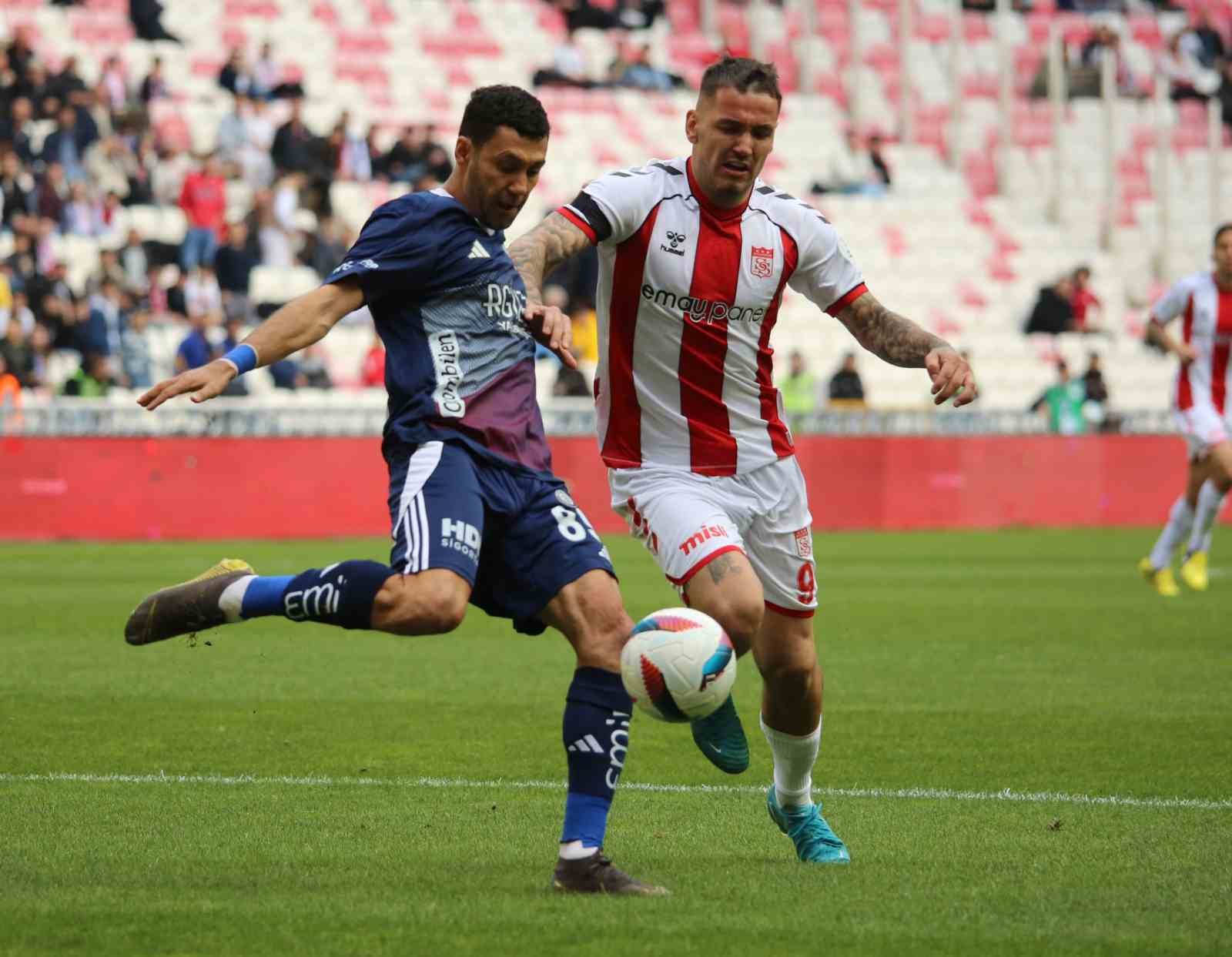 Trendyol Süper Lig: Sivasspor: 0 - Antalyaspor: 0 (İlk yarı)