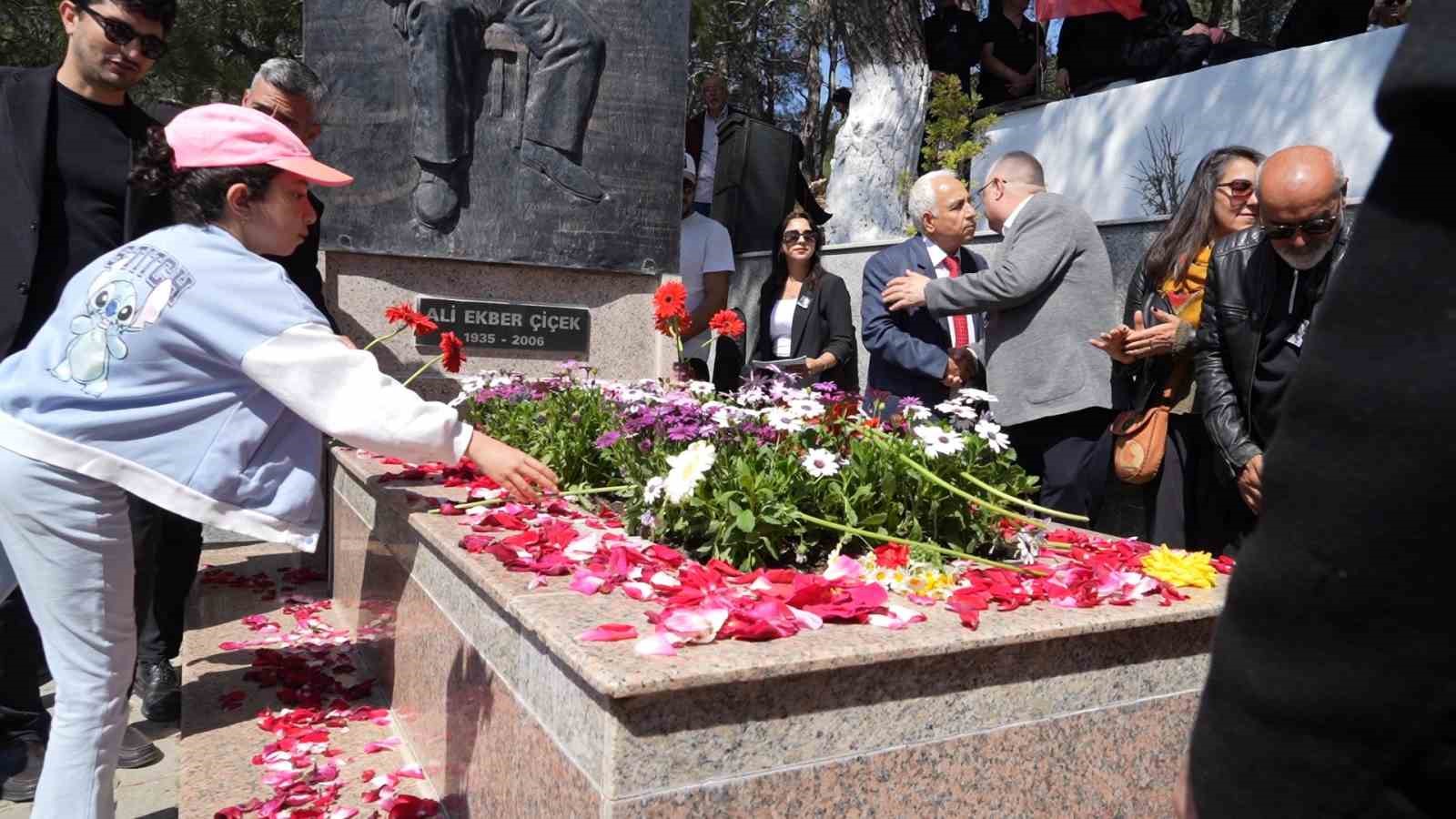 Türk Halk Müziği Sanatçısı Ali Ekber Çiçek ölümünün 19. yılında anıldı