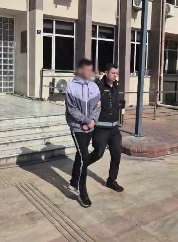 Efeler’de uyuşturucu operasyonu