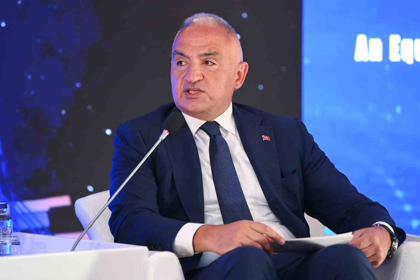 Turizmde hedef ilk 3 ülke arasına girmek