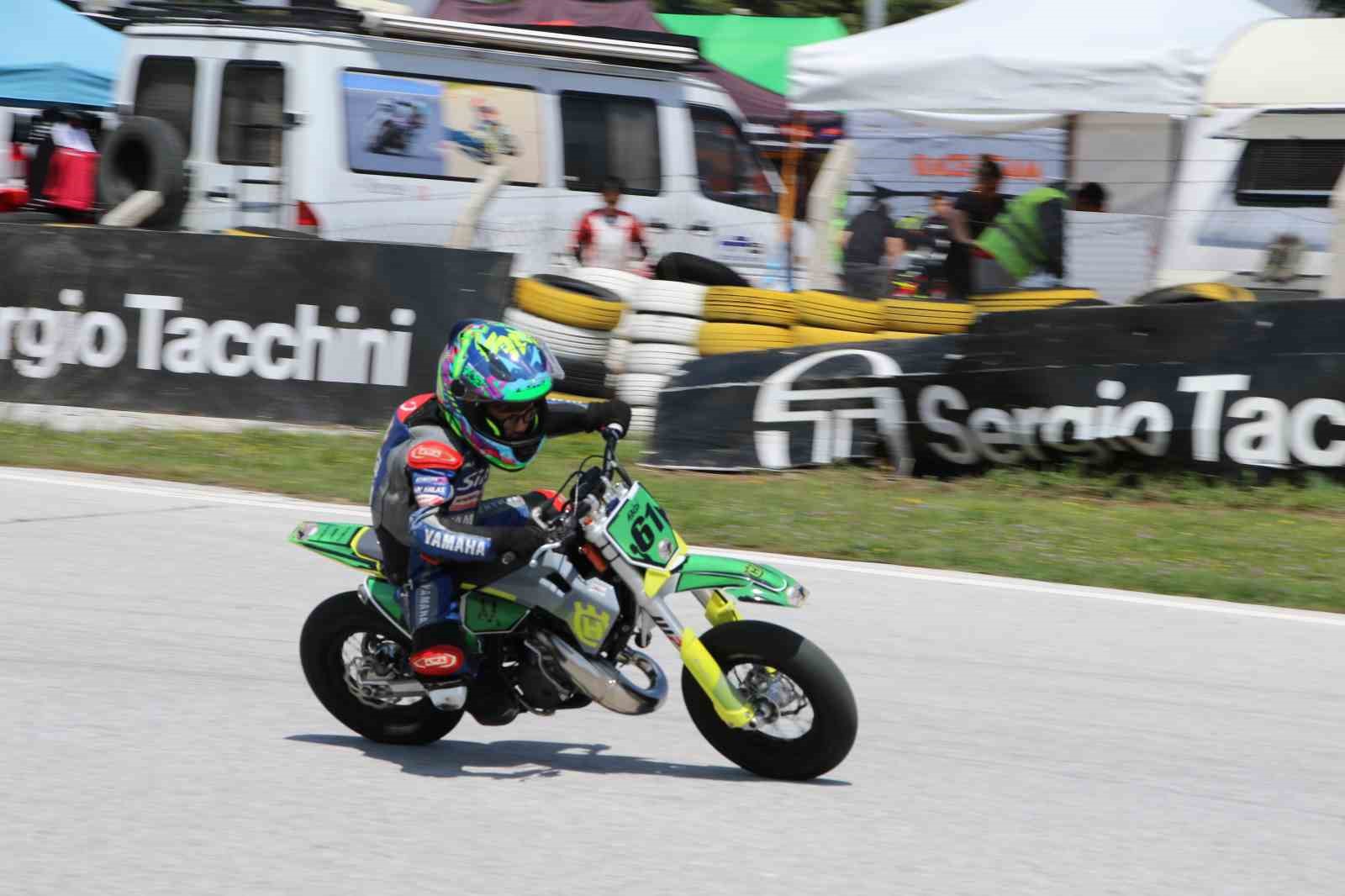 Süpermotoda yılın ilk mücadelesi başladı