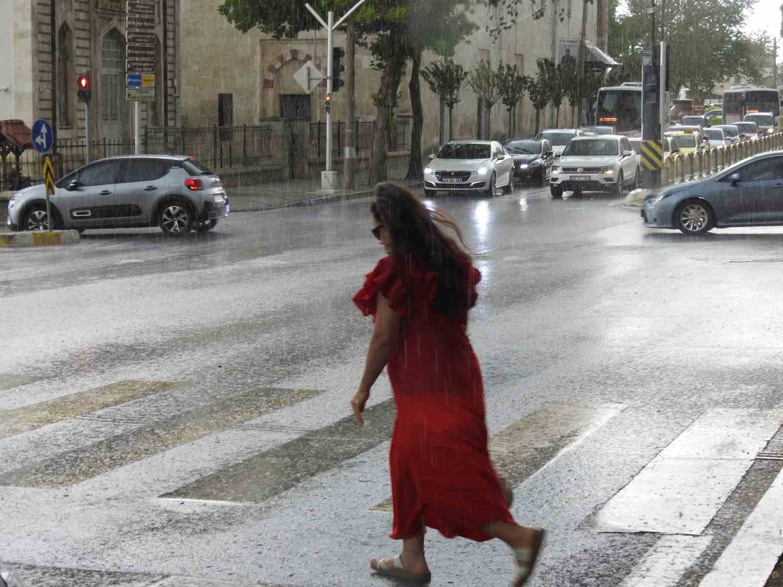 Edirne’de sağanak yağış etkili oldu