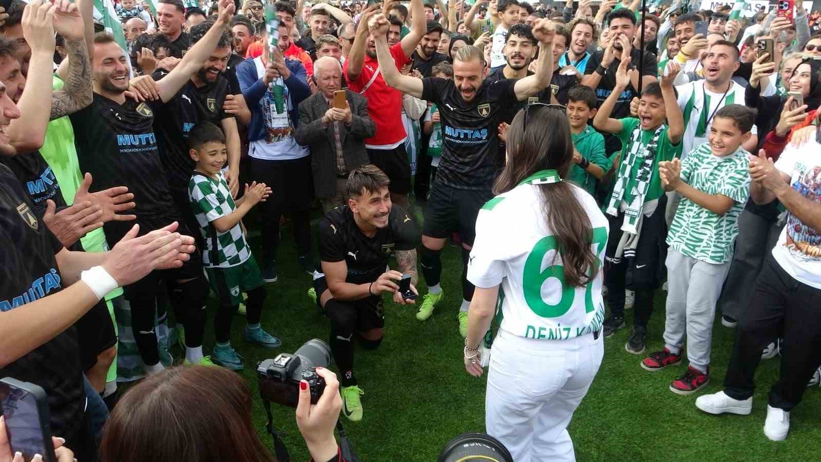 Muğlaspor futbolcusu Demir’den sürpriz evlilik teklifi