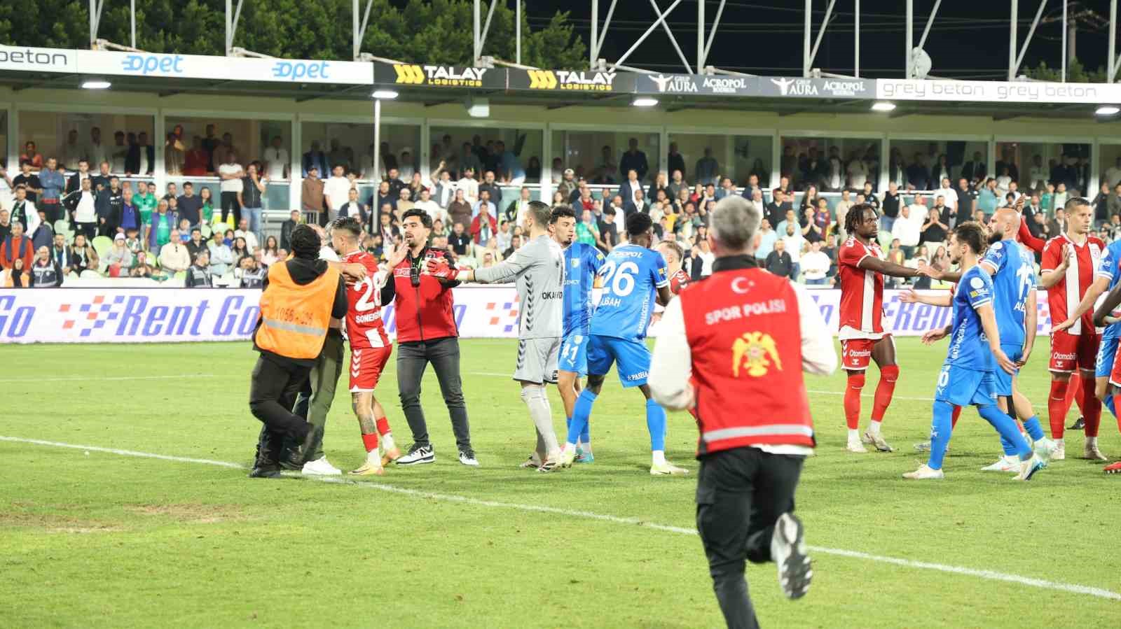 Bodrum FK - Samsunspor maçının son dakikalarında gergin anlar
