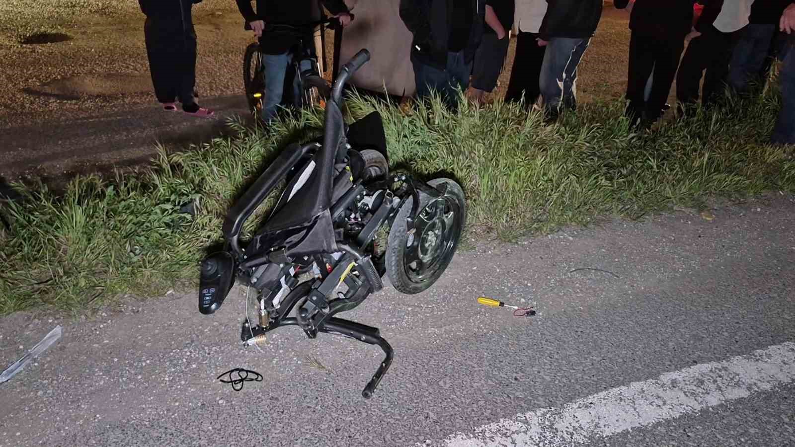 Tekerlekli sandalyeyle yolun karşısına ge&ccedil;erken otomobilin &ccedil;arptığı engelli vatandaş yaralandı
