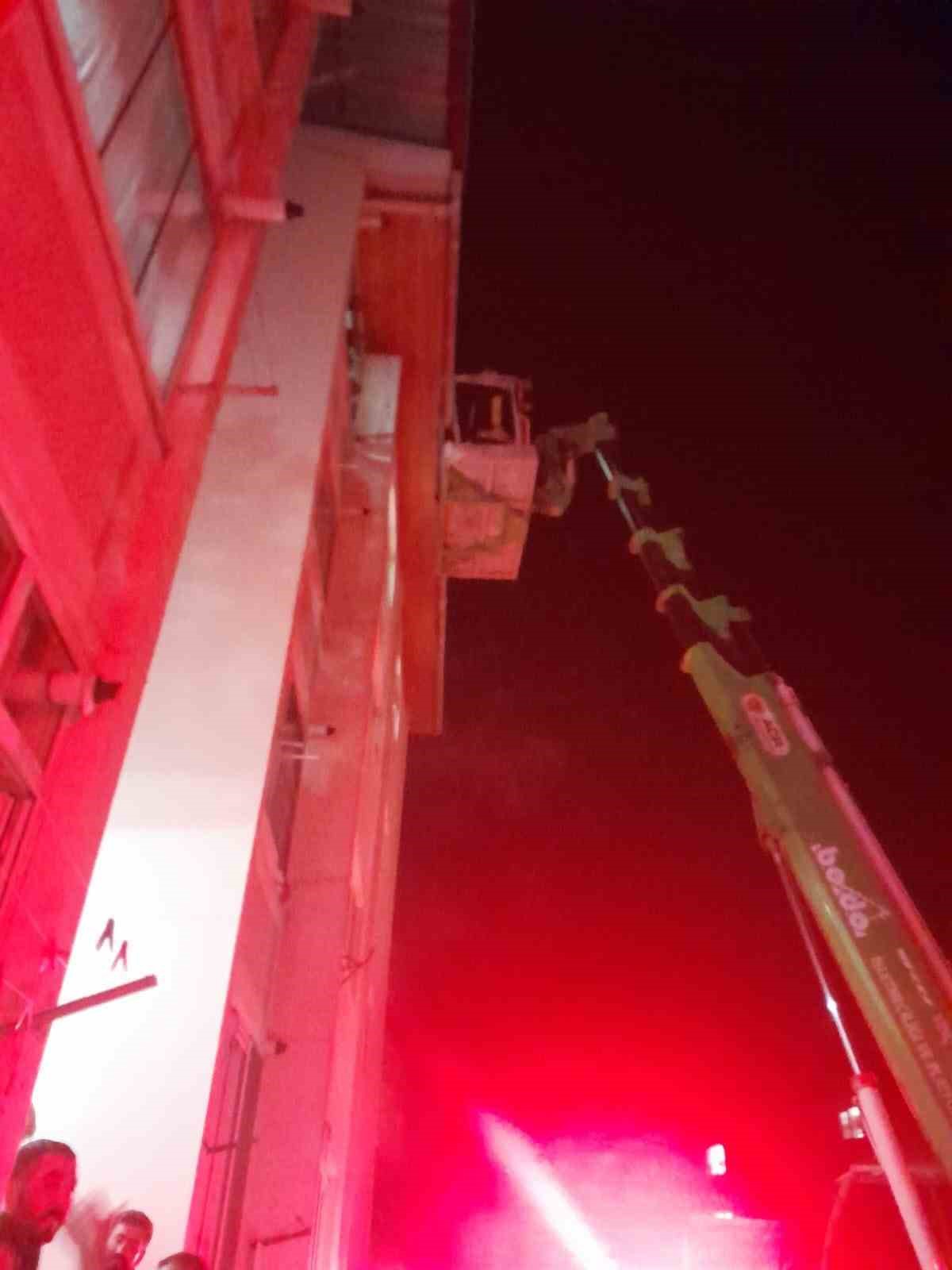 Konya’da apartmanda çıkan yangın korkuttu
