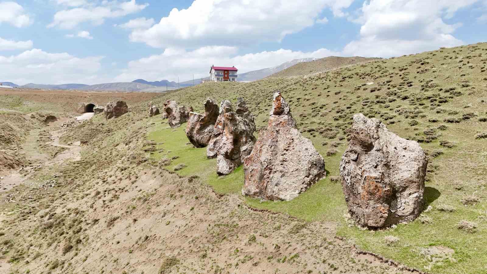 "Nemrut’un develeri" tahrip oluyor