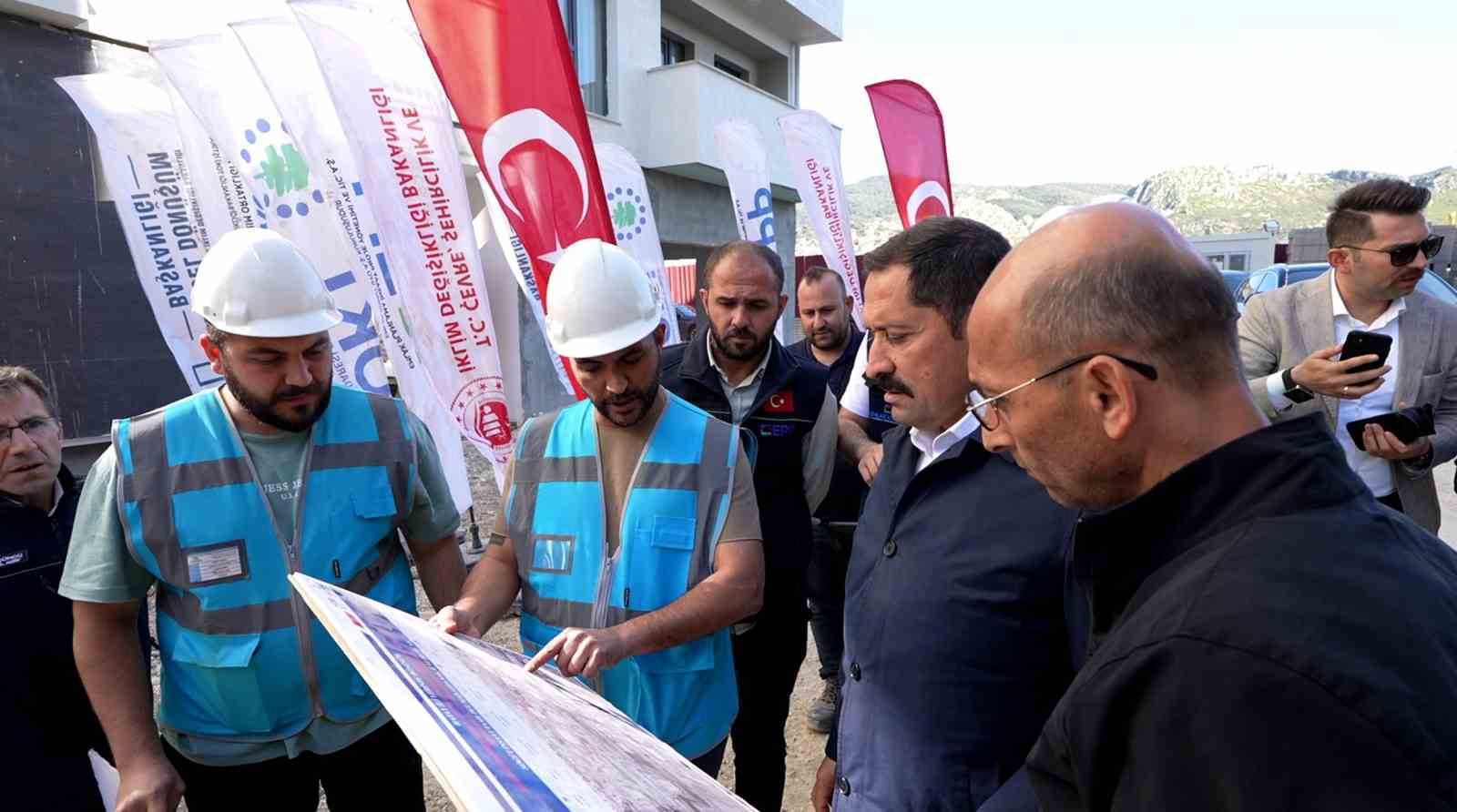 Depremle birlikte boş araziye dönen Antakya’da yüzlerce bina yükseliyor