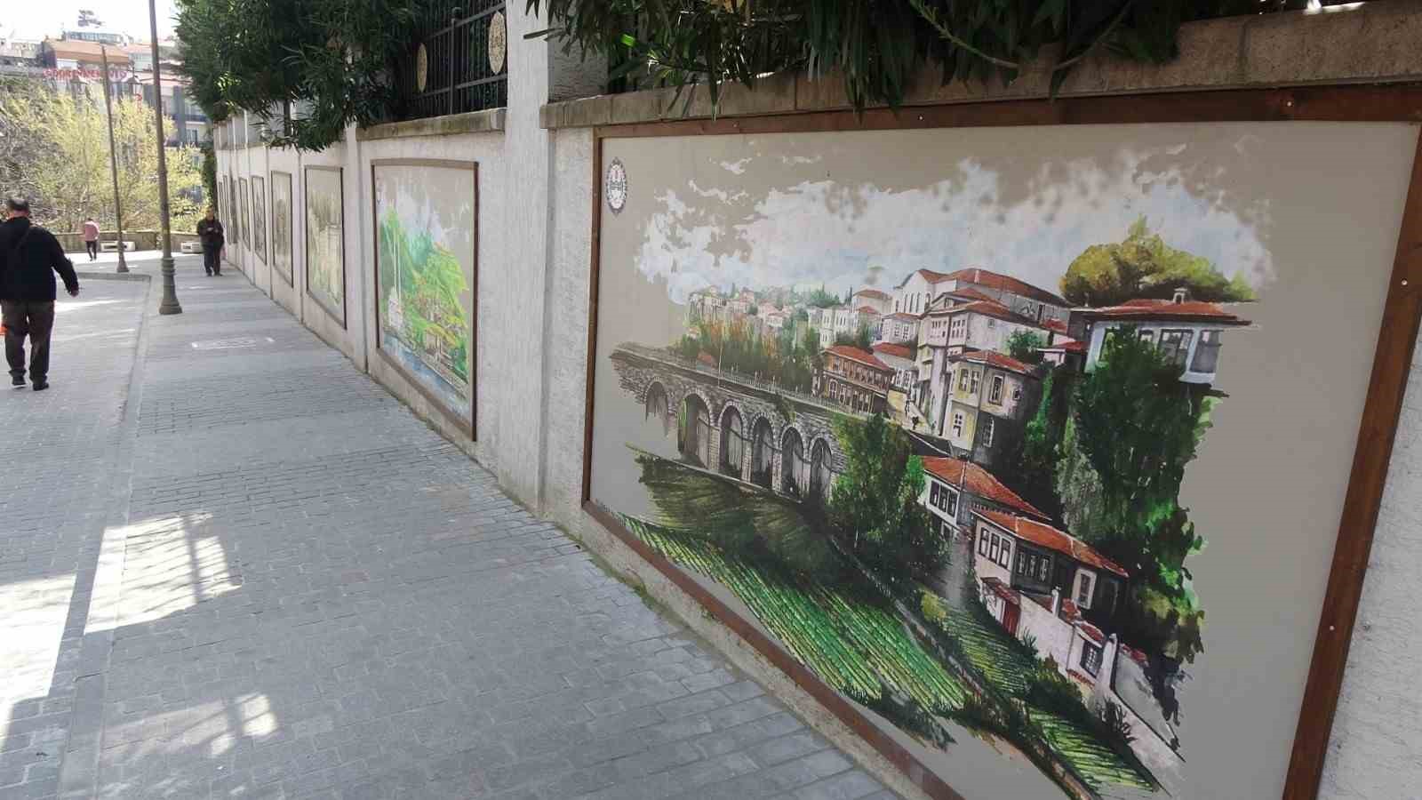 Trabzon’u çizdiği motiflerle güzelleştiriyor