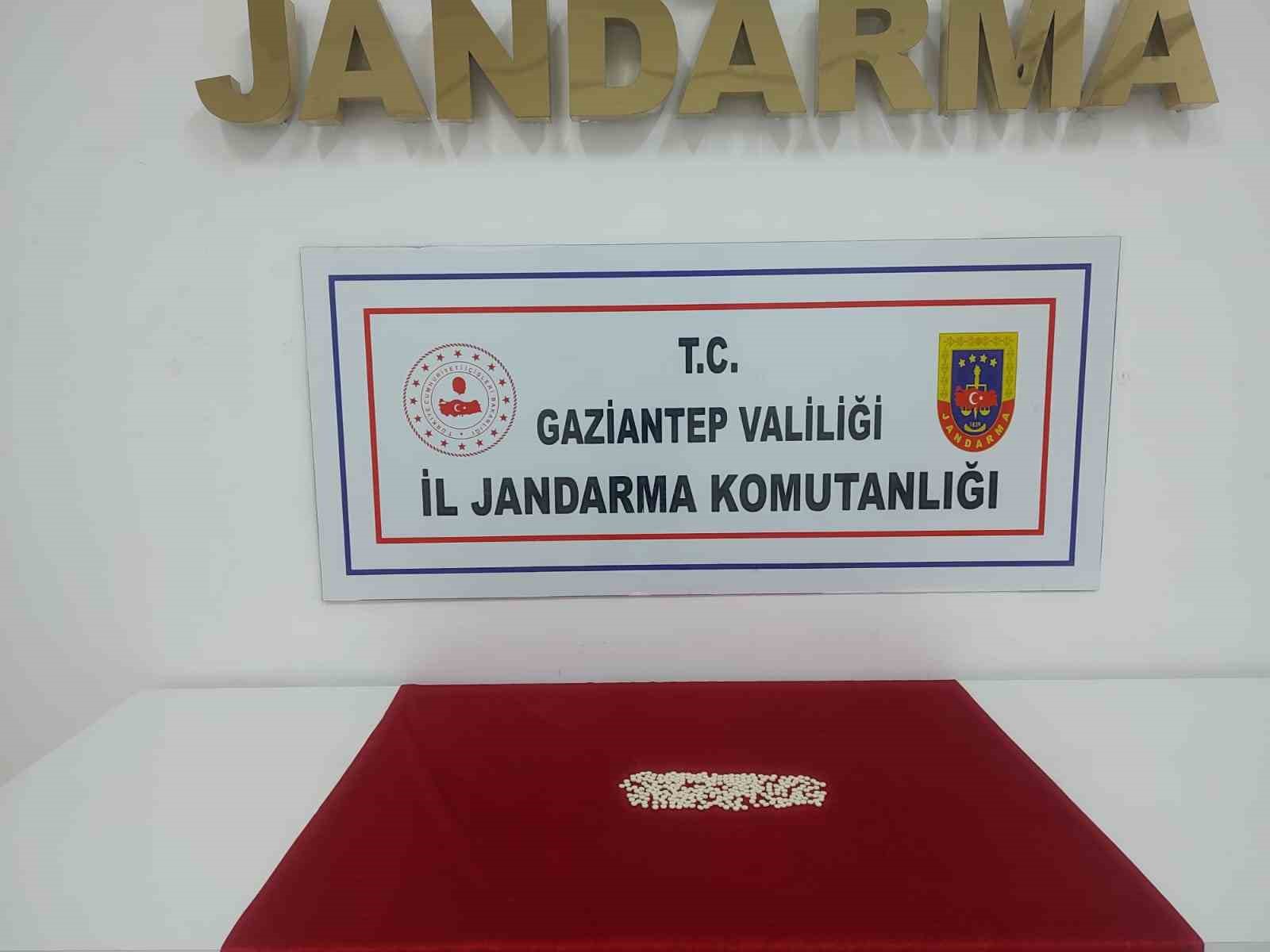 Gaziantep’te 632 adet uyuşturucu hap ele geçirildi: 3 şahıs tutuklandı