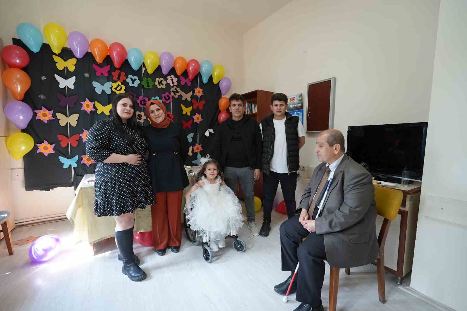 Kayseri zabıtasından minik Asya’ya doğum günü sürprizi